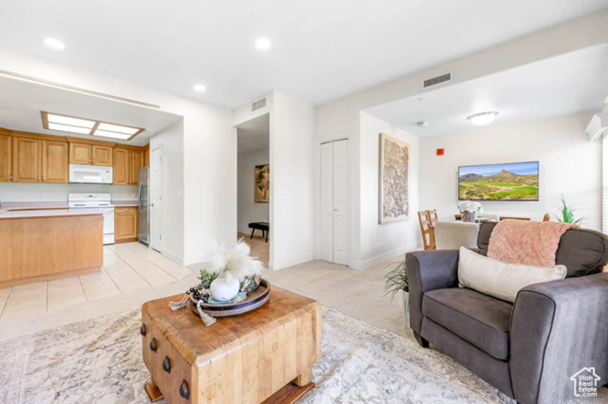 Property Slideshow image 10 of 32 | 11025 s grapevine cv b205, Sandy, UT, 84070