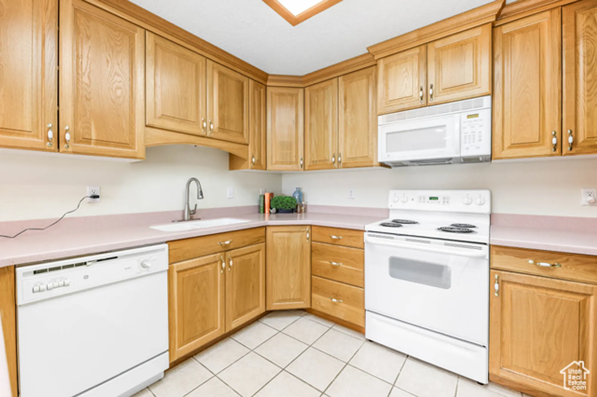 Property Slideshow image 14 of 32 | 11025 s grapevine cv b205, Sandy, UT, 84070