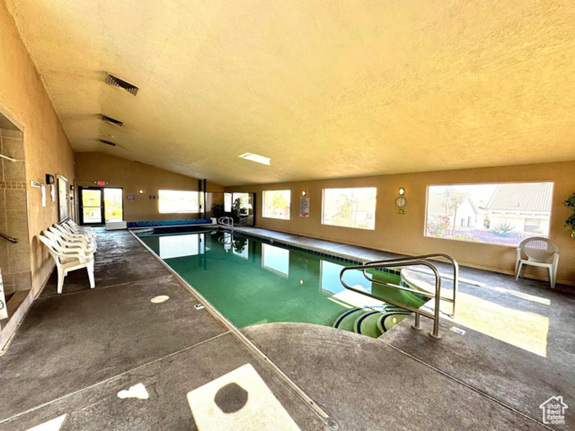 Property Slideshow image 8 of 21 | 210 n mall dr apt 86, St George, UT, 84790