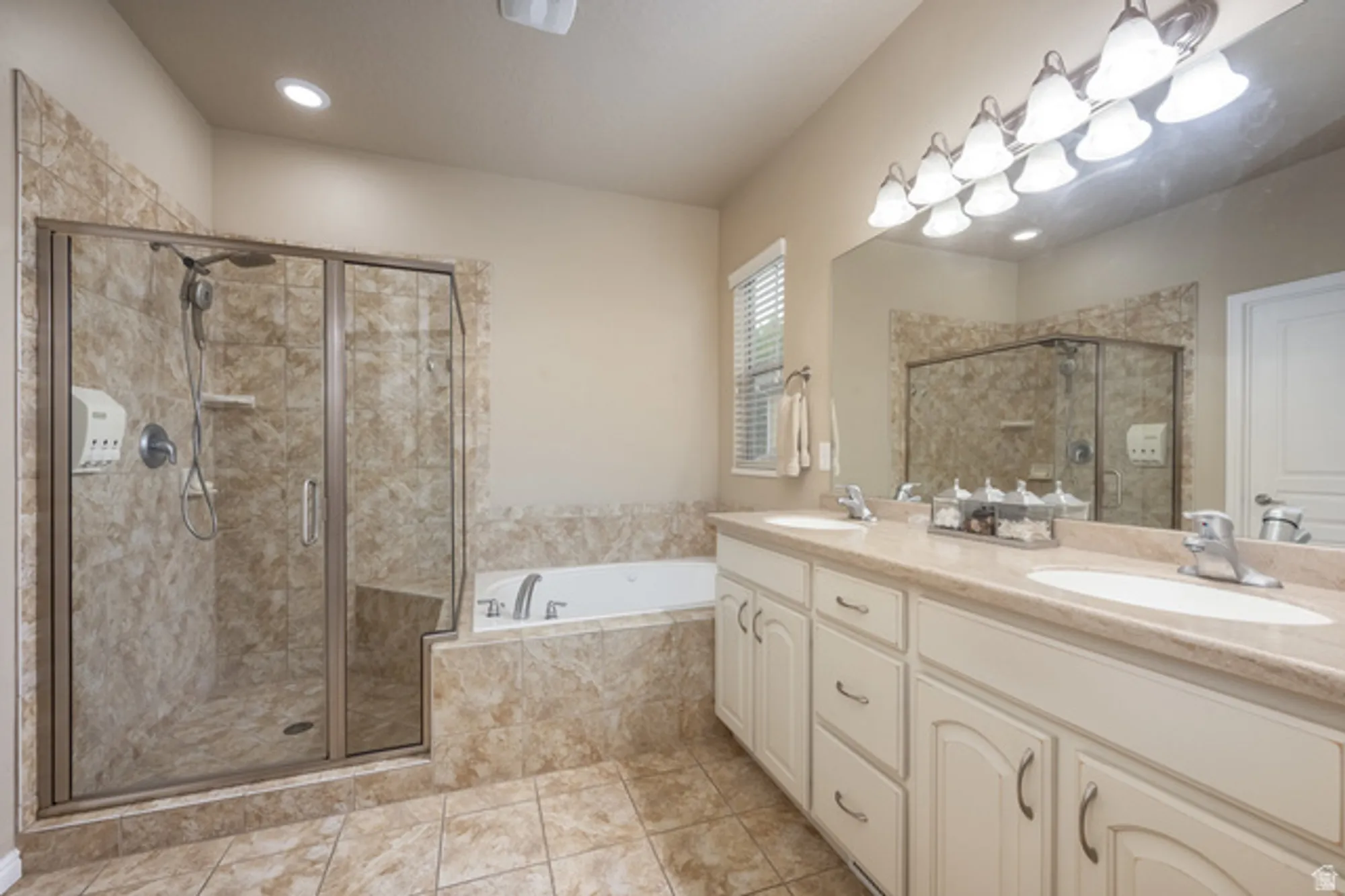 Property Slideshow image 6 of 34 | 11067 s cascabel dr, South Jordan, UT, 84009
