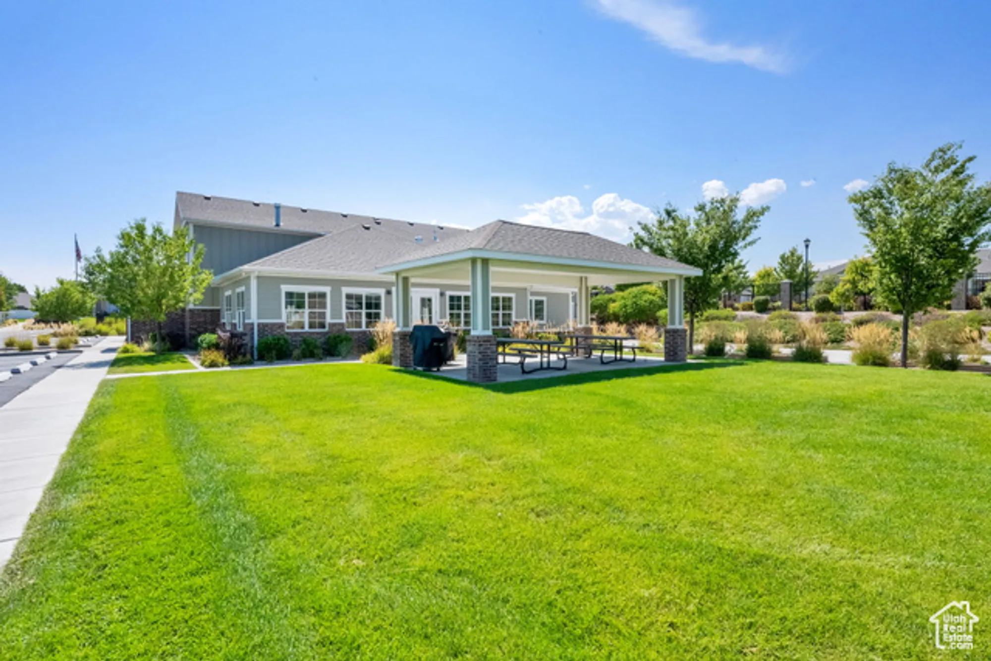 Property Slideshow image 17 of 27 | 3274 w harvest chase dr, South Jordan, UT, 84095