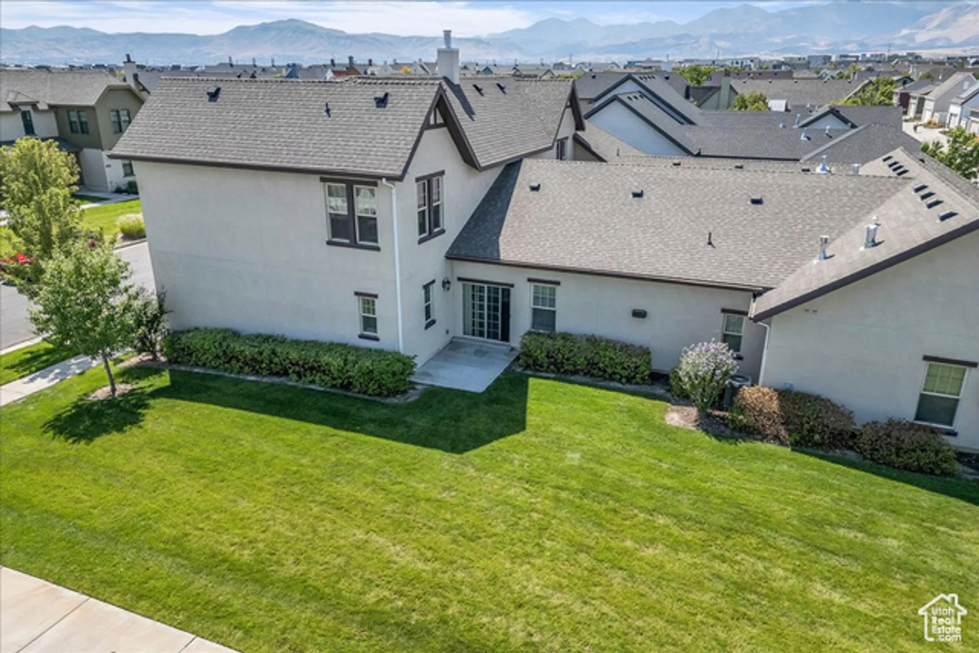 Property Slideshow image 4 of 22 | 4866 w black twig dr, South Jordan, UT, 84009