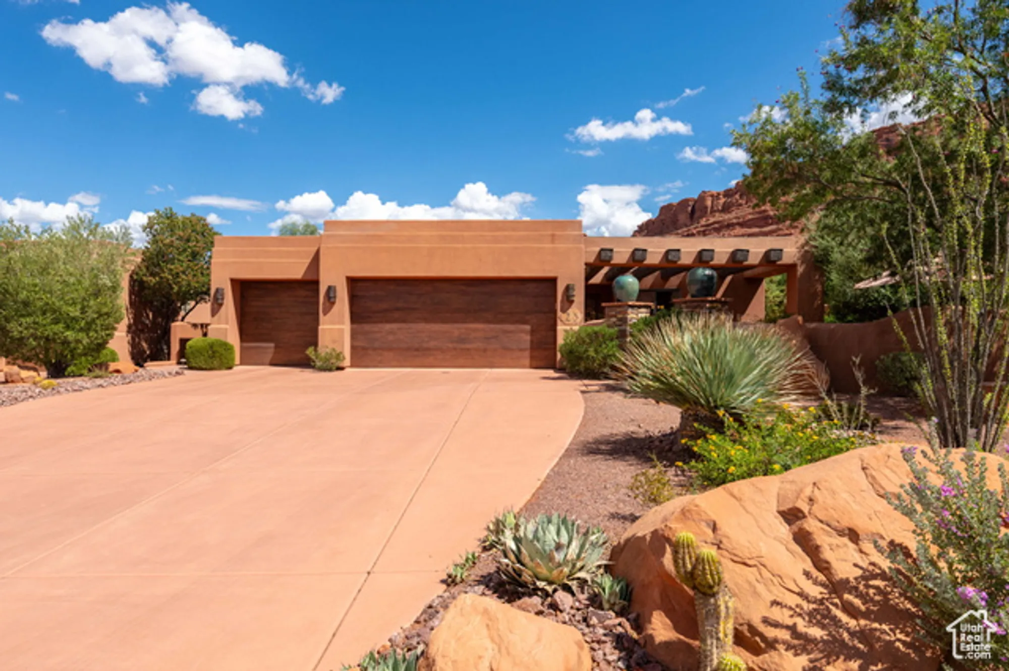 Property Slideshow image 2 of 34 | 2336 w entrada trl 23, St George, UT, 84770