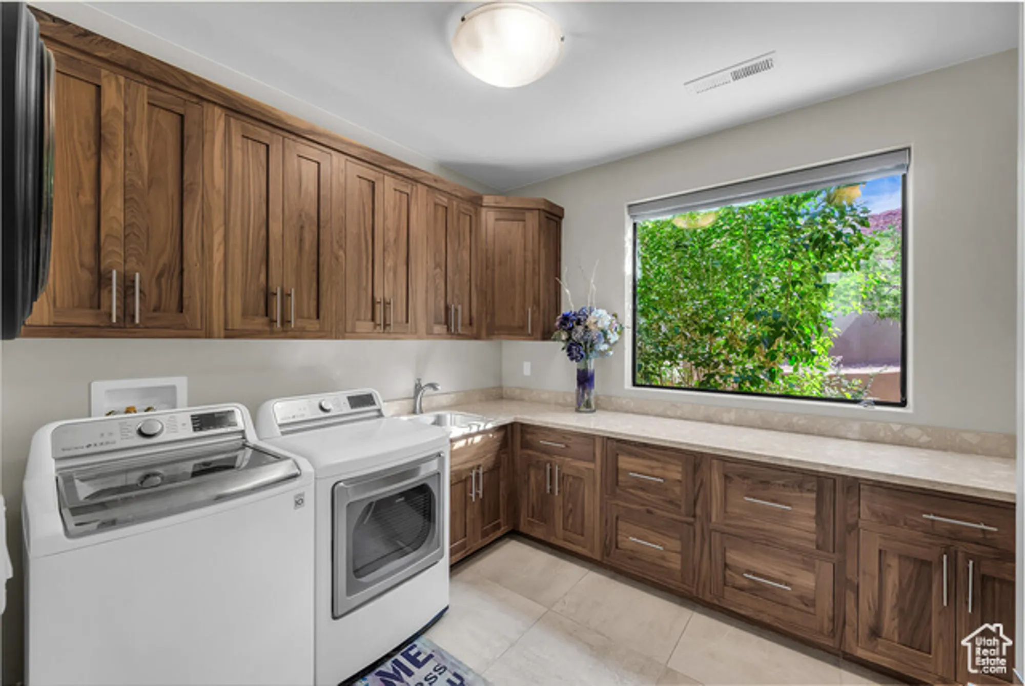 Property Slideshow image 30 of 70 | 2047 w cougar rock cir, St George, UT, 84770