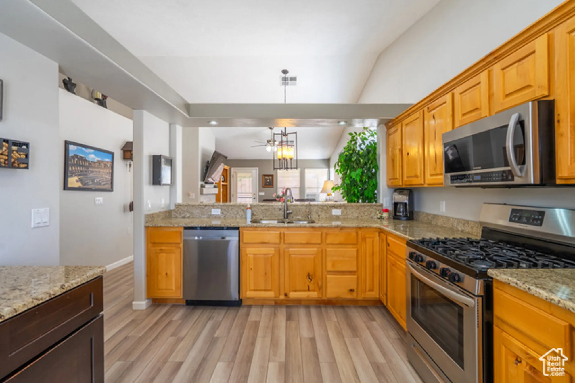Property Slideshow image 10 of 73 | 4459 s round hill dr, St George, UT, 84790