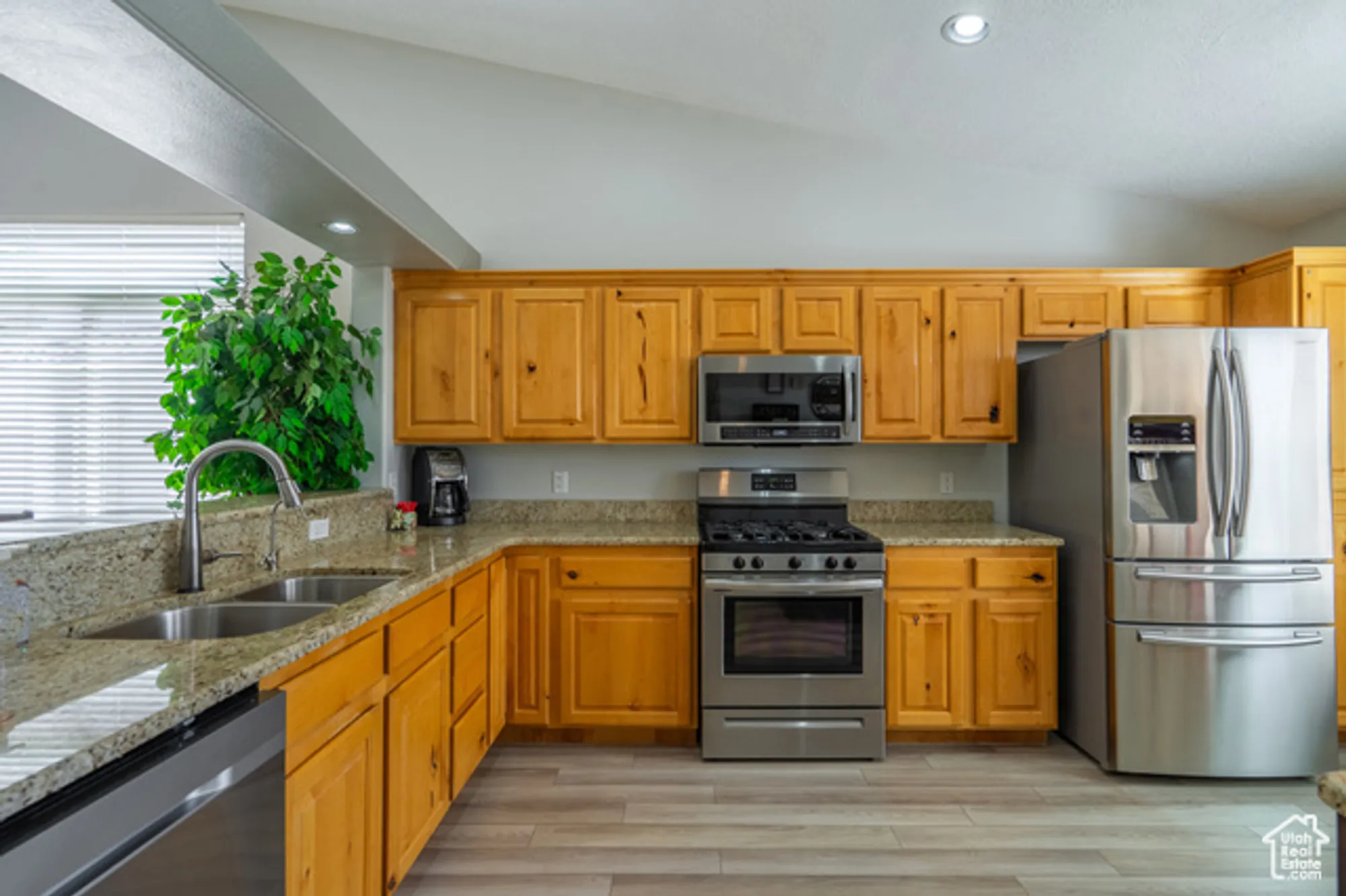 Property Slideshow image 7 of 73 | 4459 s round hill dr, St George, UT, 84790