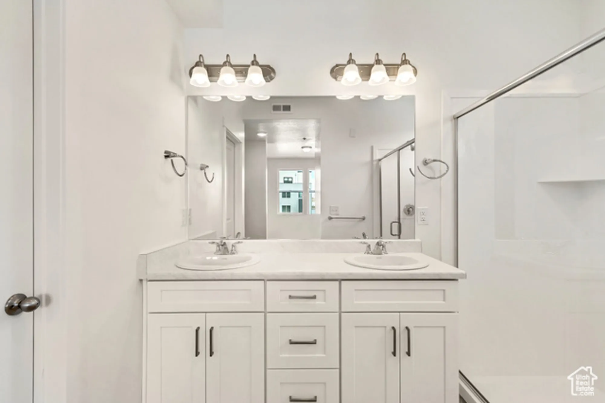 Property Slideshow image 14 of 39 | 5263 w reventon dr, South Jordan, UT, 84009