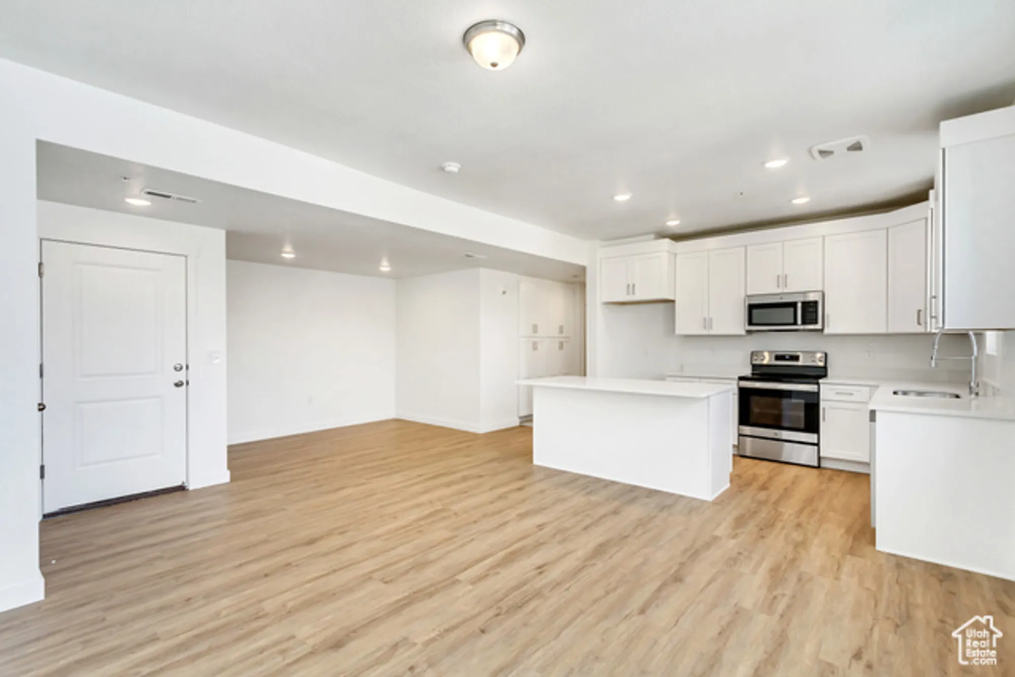 Property Slideshow image 9 of 39 | 5263 w reventon dr, South Jordan, UT, 84009