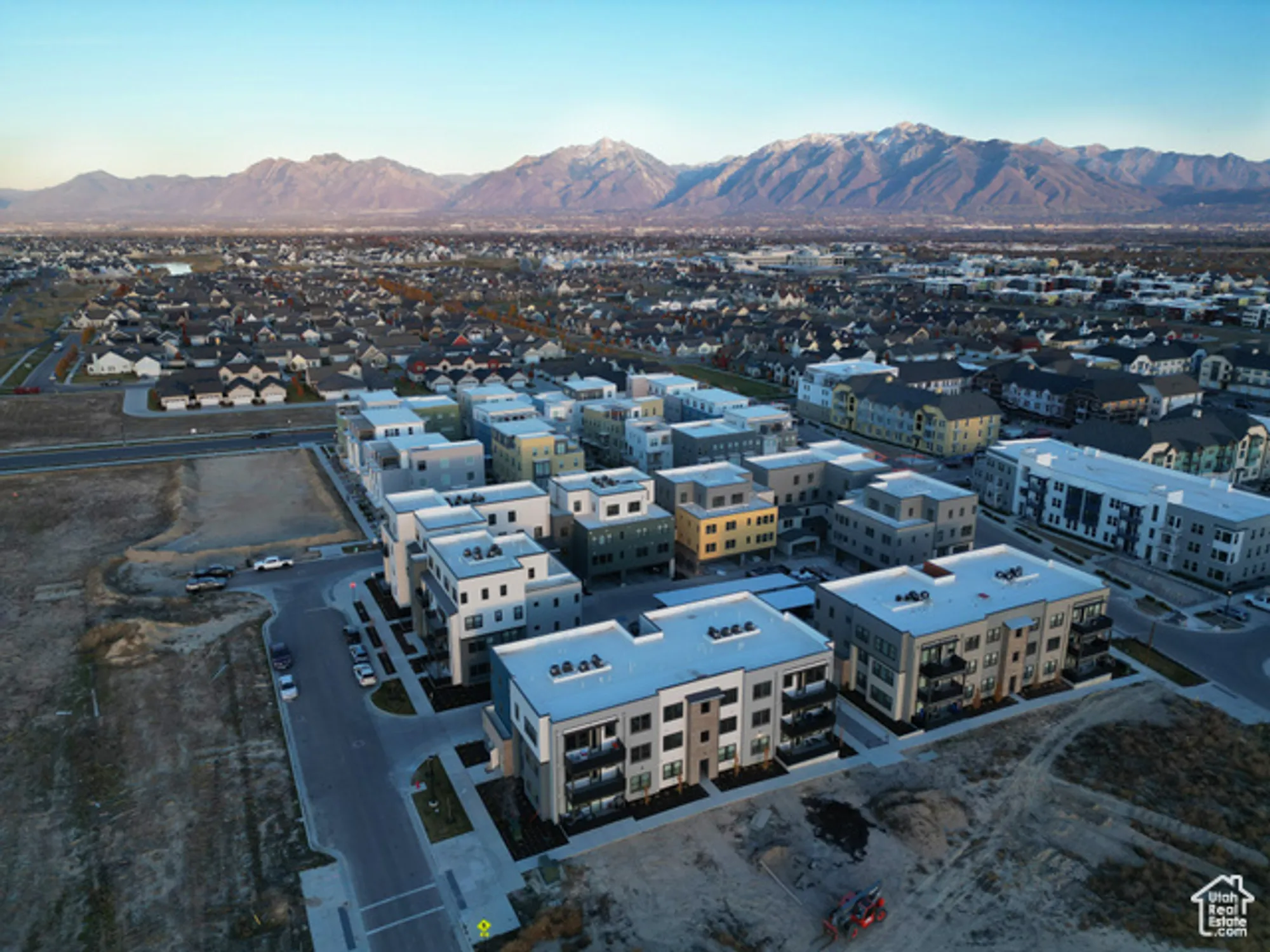 Property Slideshow image 19 of 39 | 5263 w reventon dr, South Jordan, UT, 84009