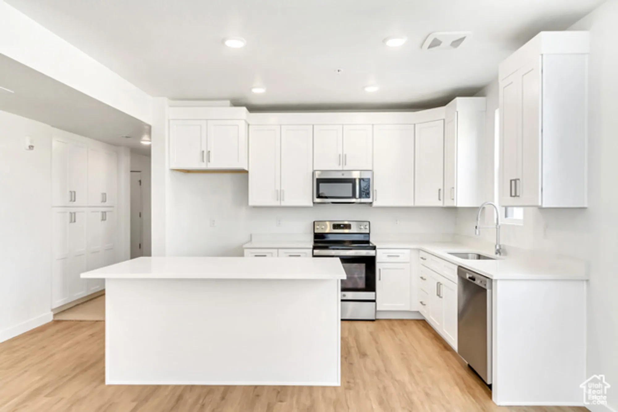 Property Slideshow image 4 of 39 | 5263 w reventon dr, South Jordan, UT, 84009