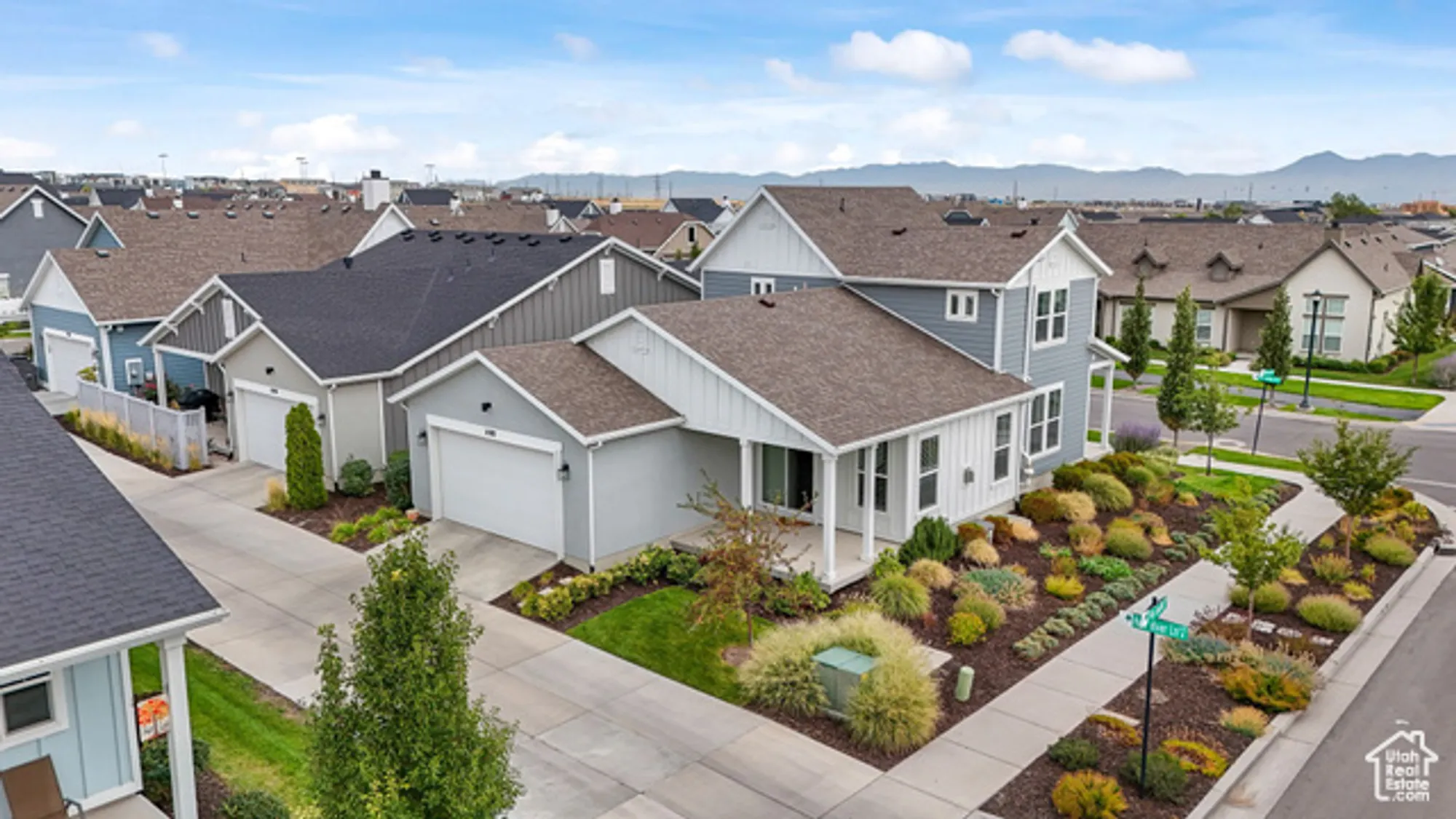 Property Slideshow image 24 of 28 | 11582 s holly springs dr, South Jordan, UT, 84009