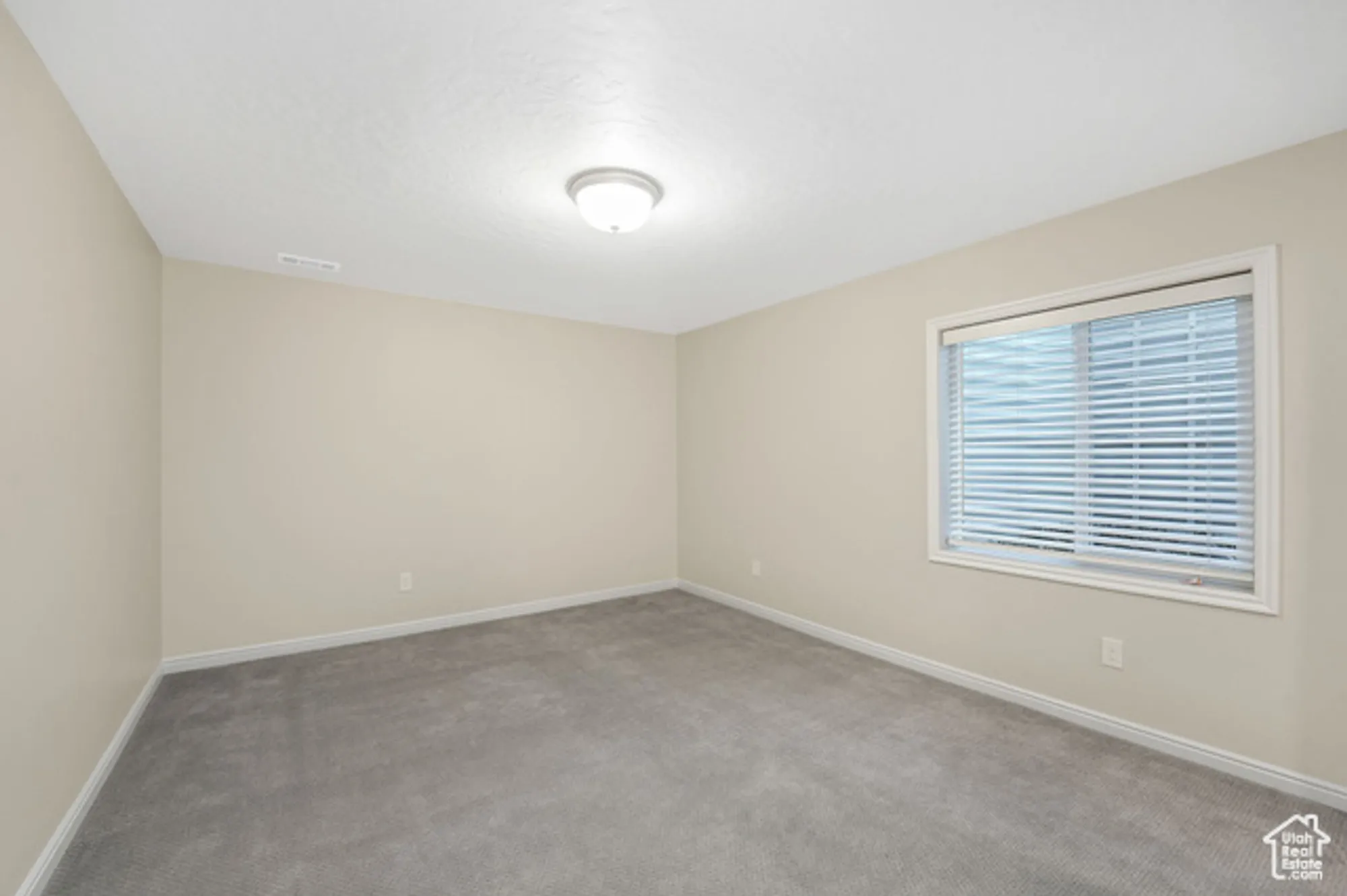 Property Slideshow image 20 of 28 | 11582 s holly springs dr, South Jordan, UT, 84009