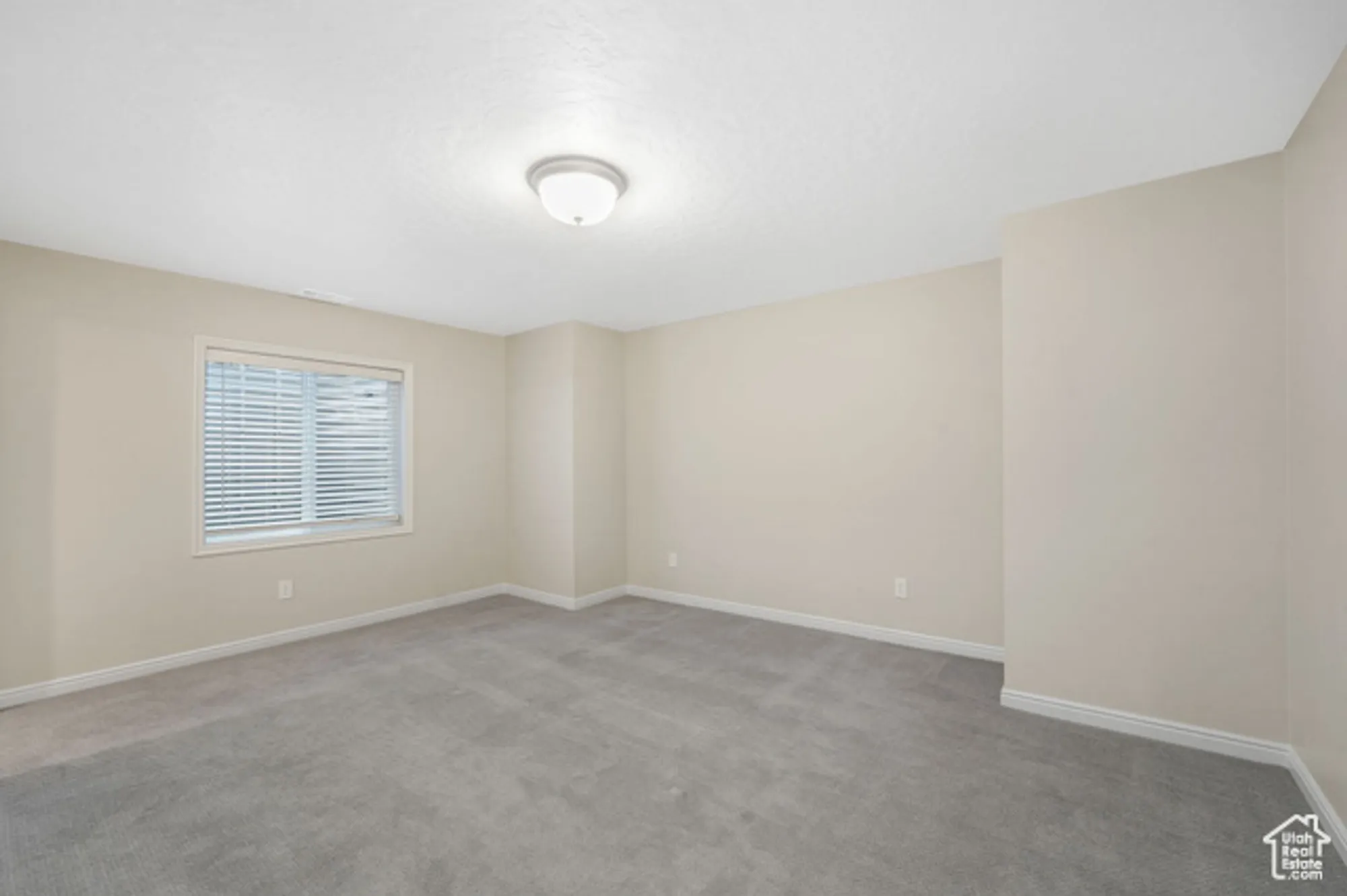 Property Slideshow image 21 of 28 | 11582 s holly springs dr, South Jordan, UT, 84009
