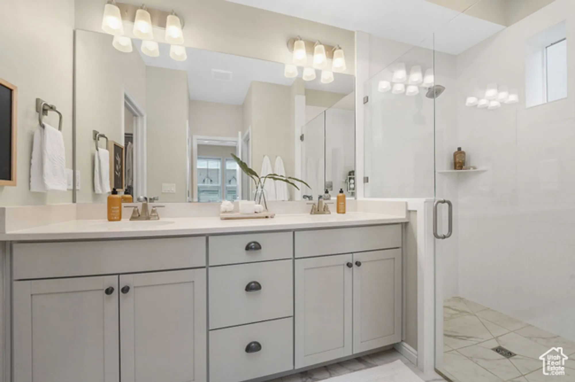 Property Slideshow image 13 of 28 | 11582 s holly springs dr, South Jordan, UT, 84009