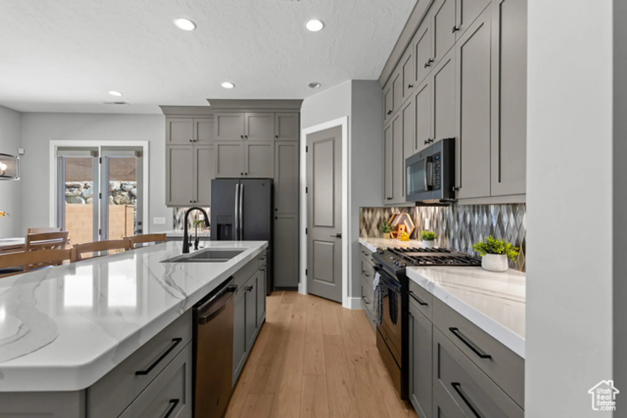 Property Slideshow image 13 of 46 | 1178 w grayson dr, St George, UT, 84790