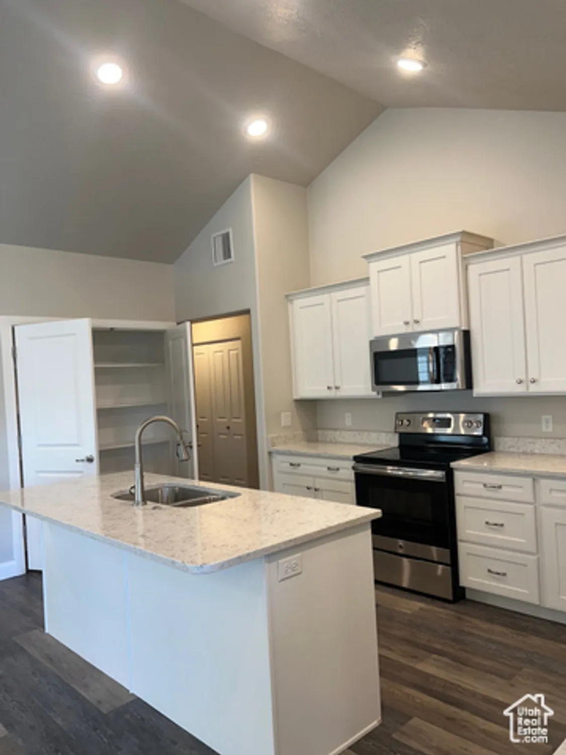 Property Slideshow image 11 of 28 | 5487 w ore cart way c, Herriman, UT, 84096