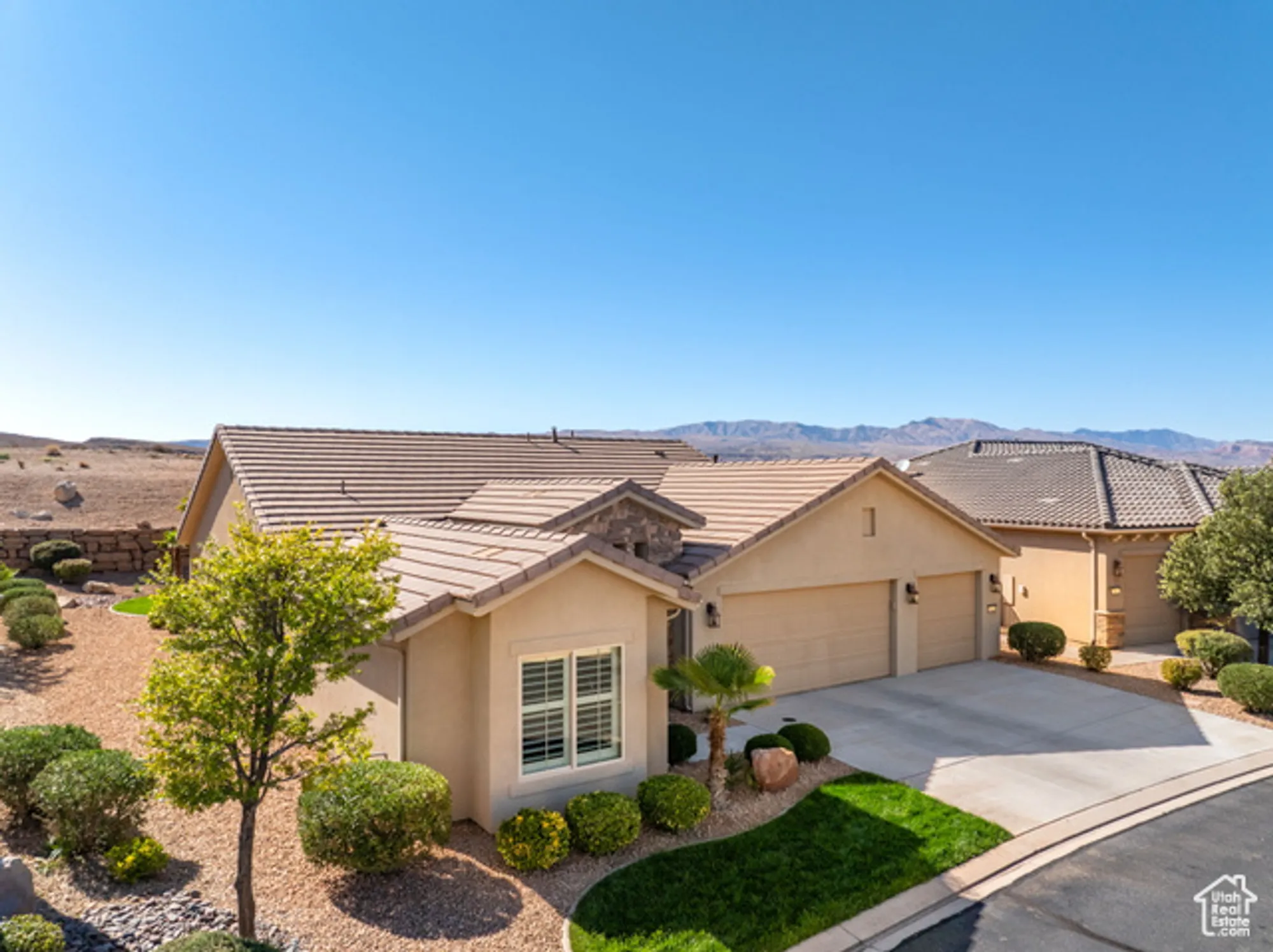 Property Slideshow image 2 of 38 | 5120 s carmel bluffs dr, St George, UT, 84790