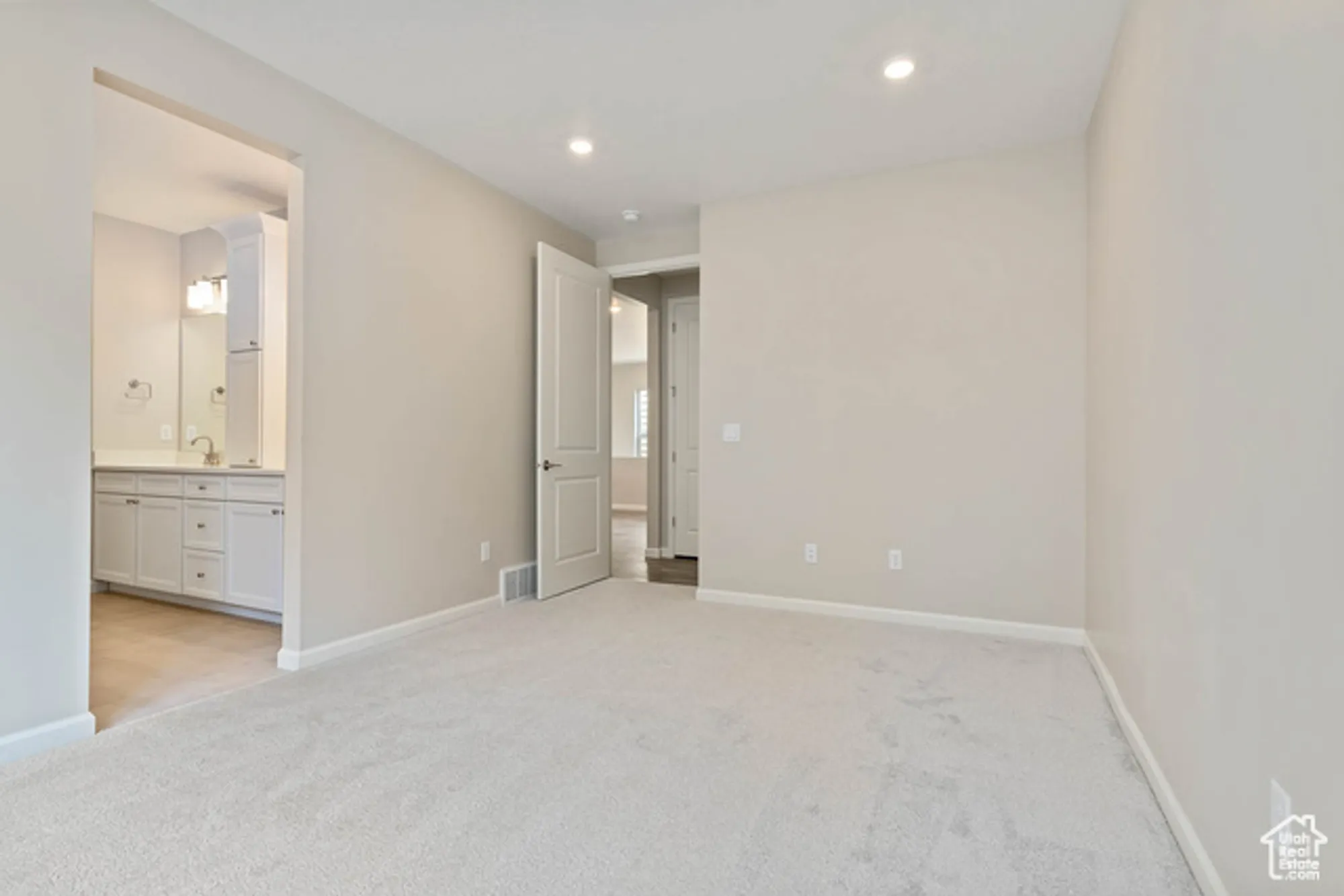 Property Slideshow image 13 of 27 | 11709 s willow walk dr 595, South Jordan, UT, 84009