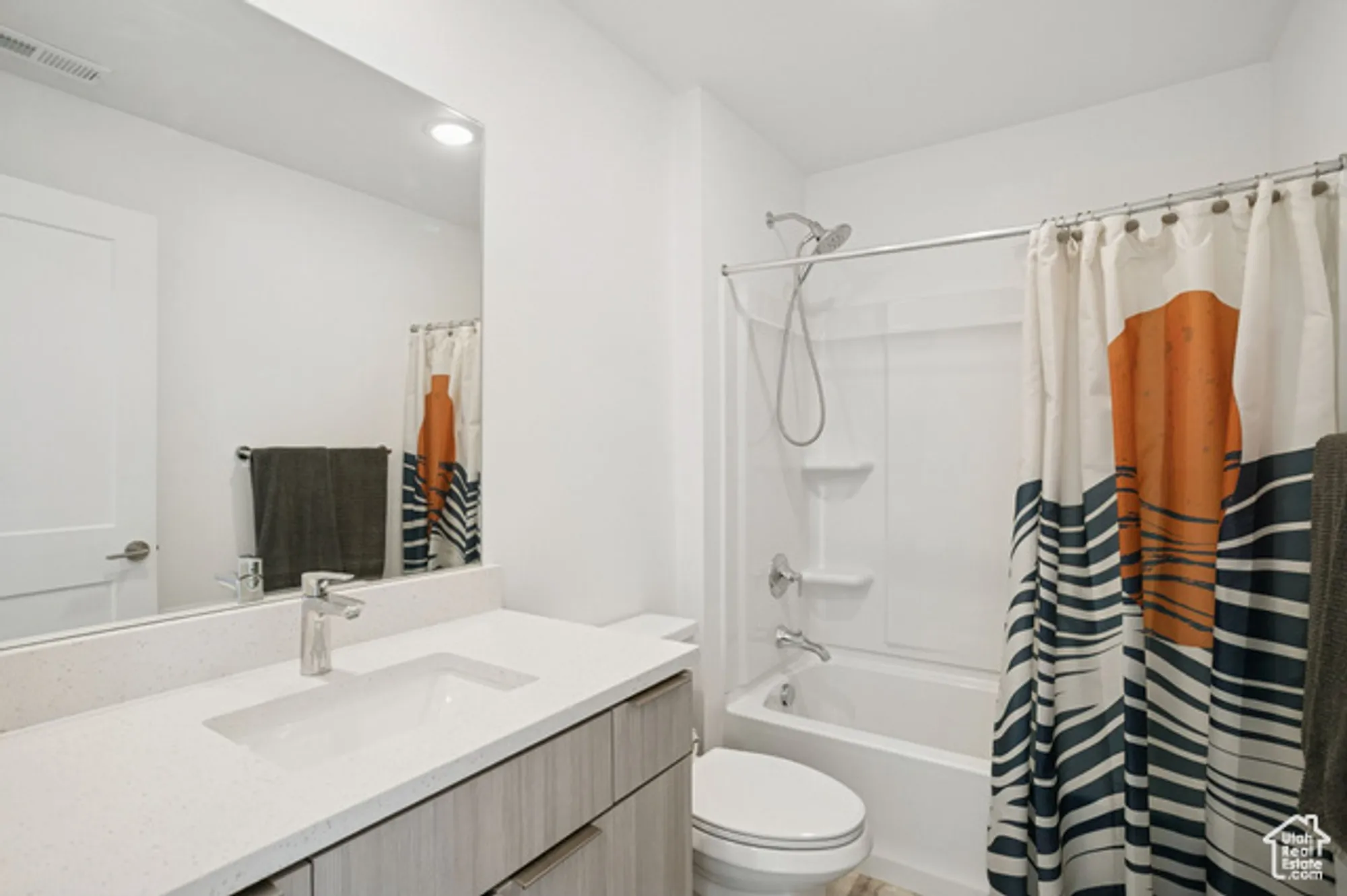 Property Slideshow image 14 of 31 | 6192 w south jordan pkwy, South Jordan, UT, 84009