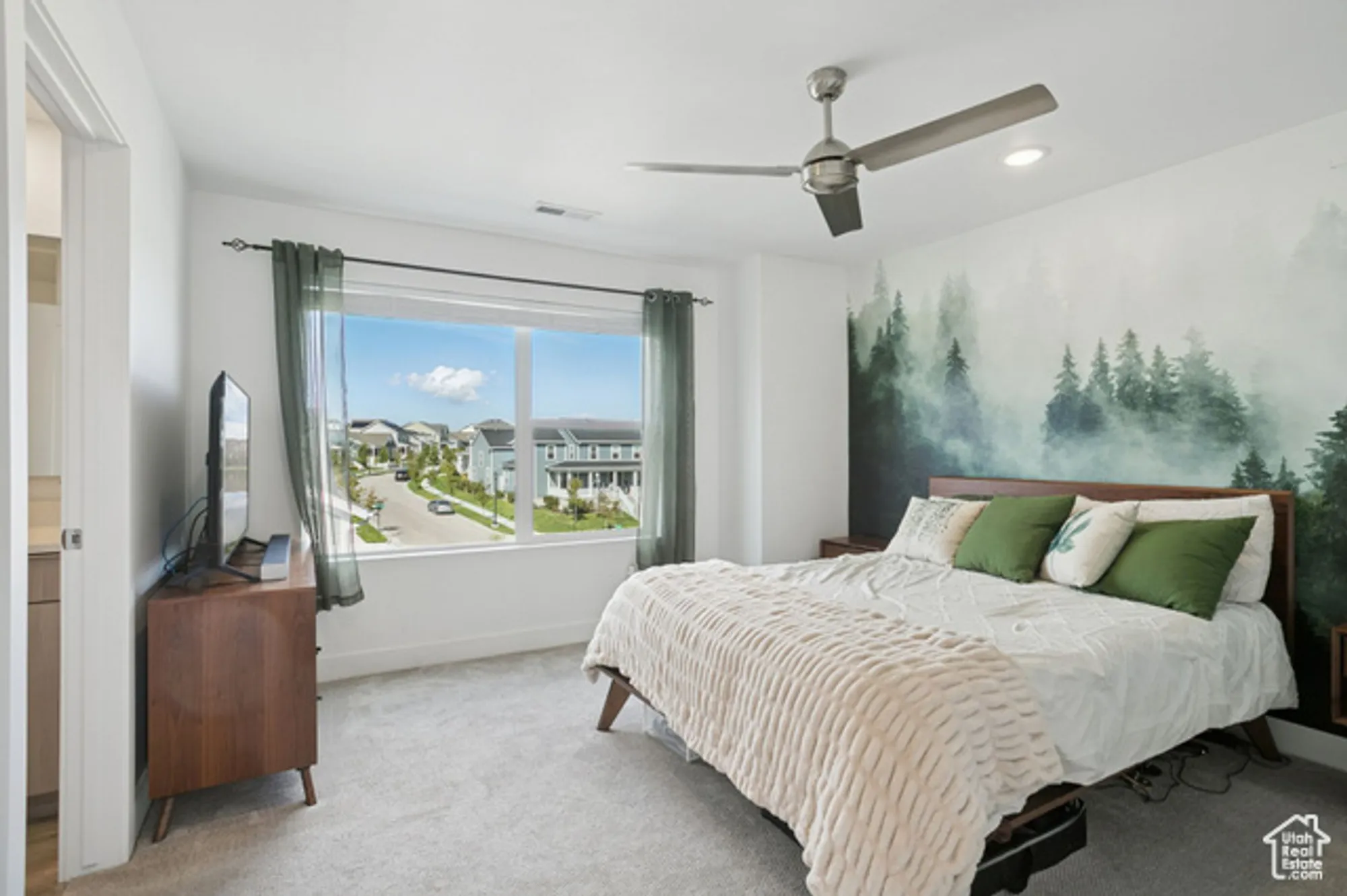 Property Slideshow image 9 of 31 | 6192 w south jordan pkwy, South Jordan, UT, 84009