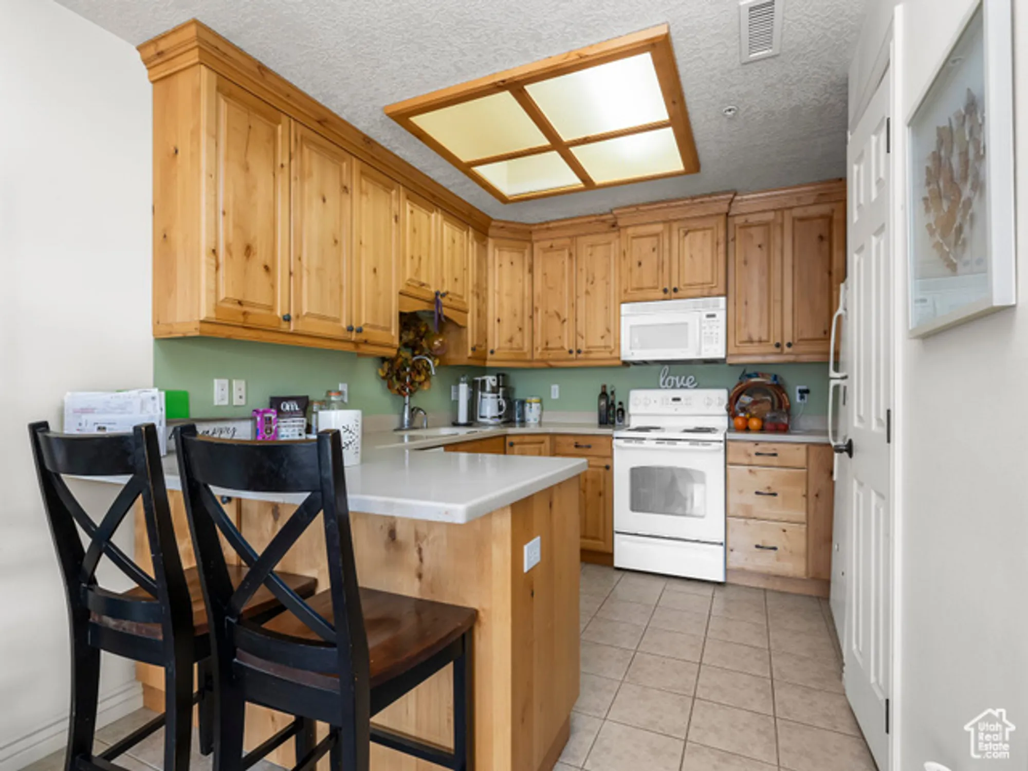 Property Slideshow image 6 of 23 | 11085 s grape arbor pl 102, Sandy, UT, 84070