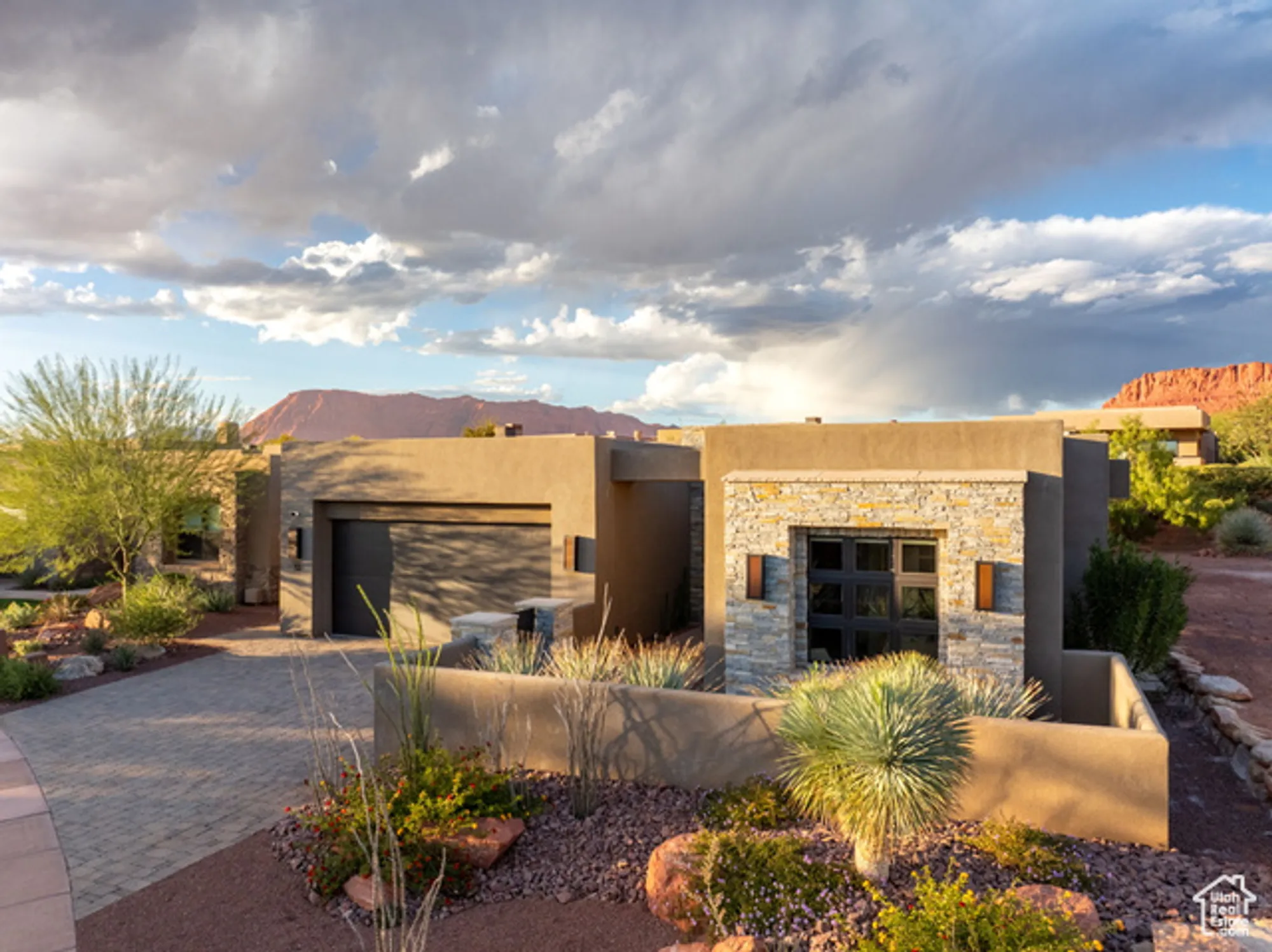 Property Slideshow image 2 of 34 | 2085 n tuweap dr unit 32, St George, UT, 84770