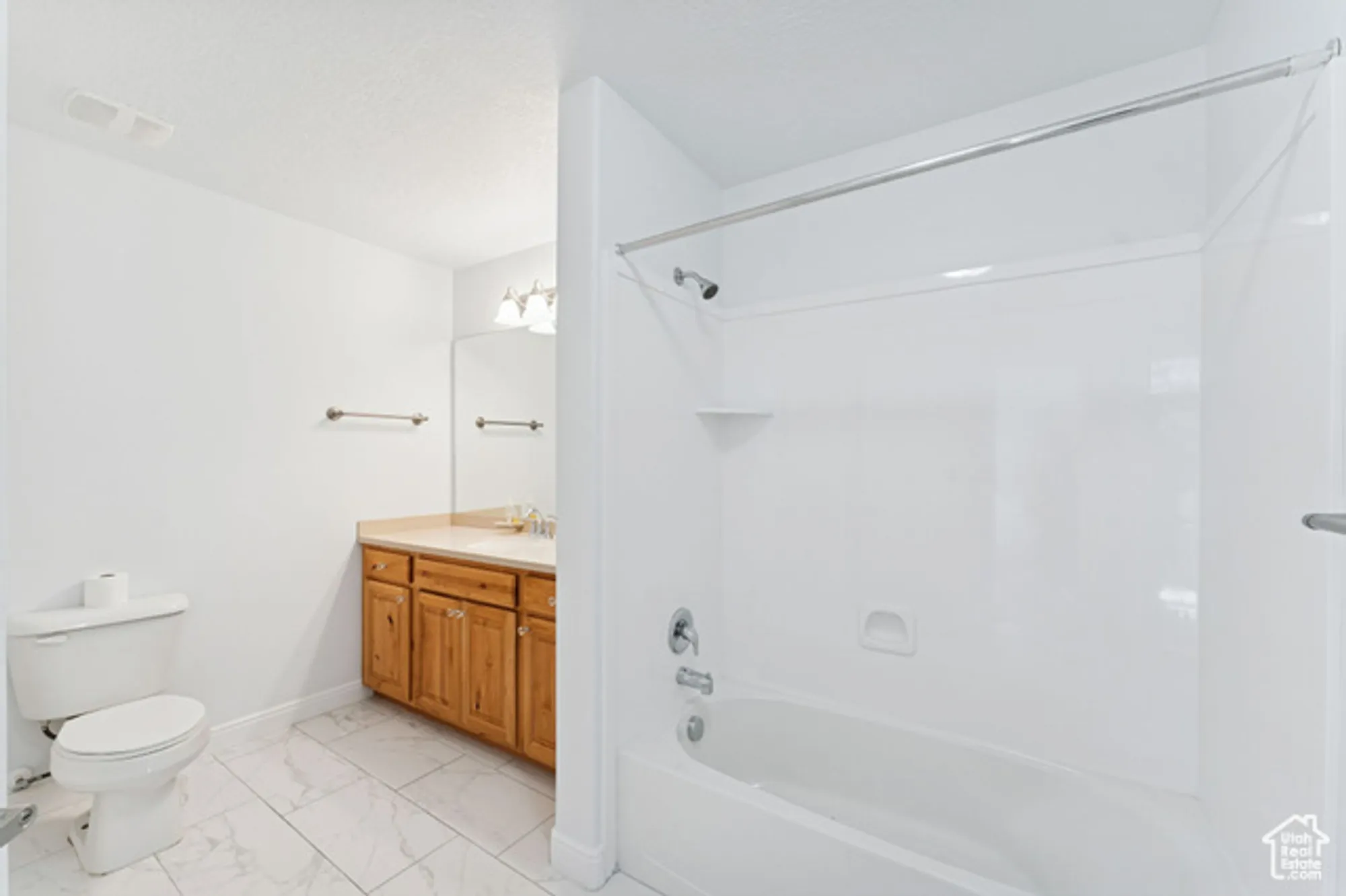 Property Slideshow image 14 of 19 | 877 w 1920 c, Syracuse, UT, 84075