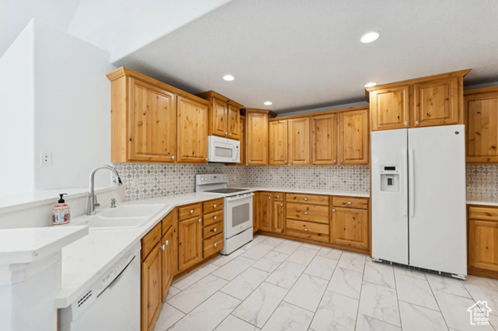 Property Slideshow image 10 of 19 | 877 w 1920 c, Syracuse, UT, 84075