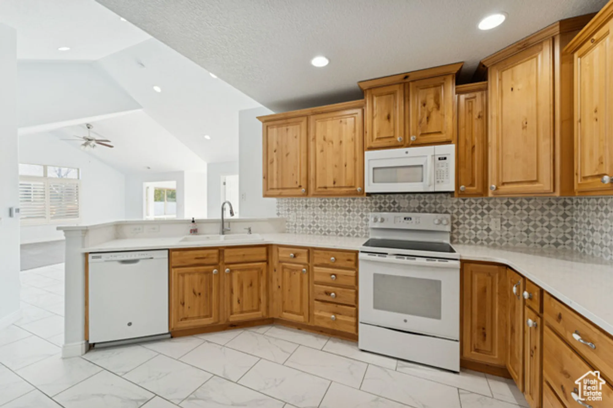 Property Slideshow image 11 of 19 | 877 w 1920 c, Syracuse, UT, 84075