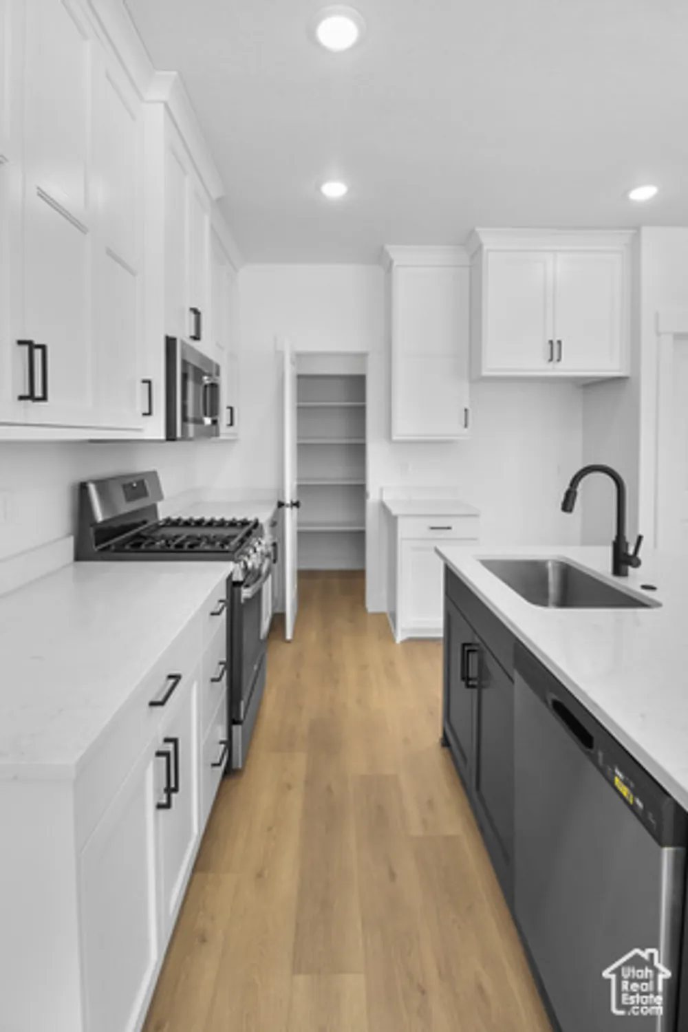 Property Slideshow image 2 of 11 | 867 n 930 w # 82, Tremonton, UT, 84337