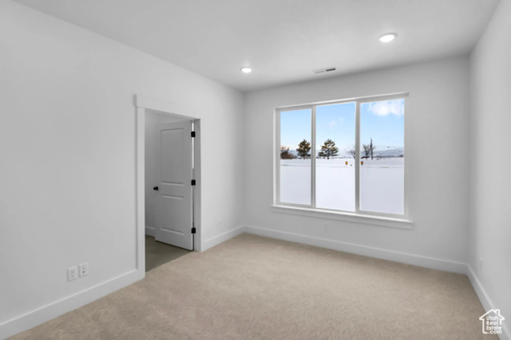 Property Slideshow image 8 of 11 | 867 n 930 w # 82, Tremonton, UT, 84337