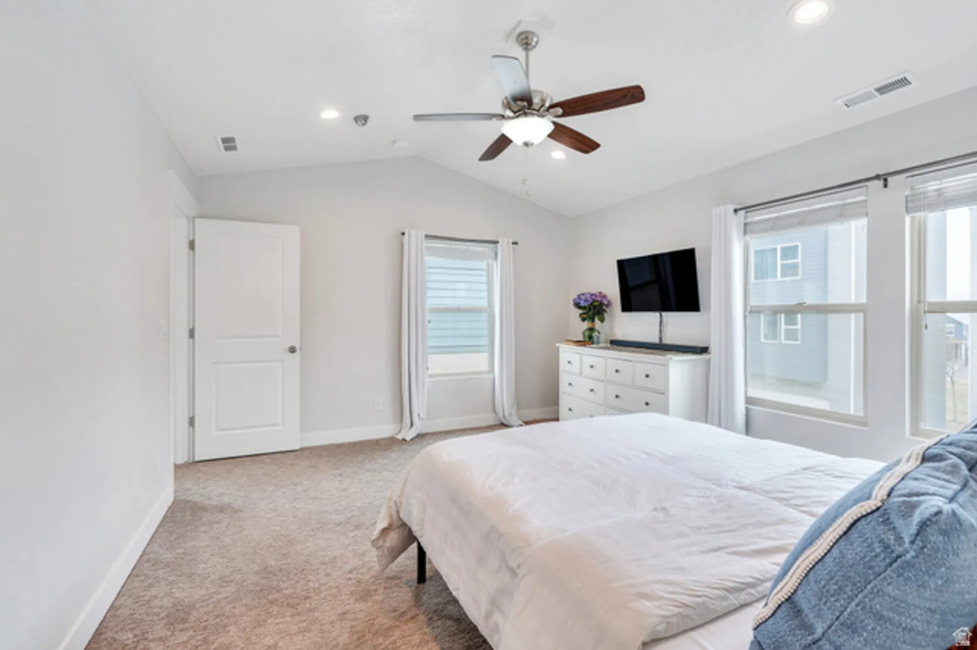 Property Slideshow image 9 of 27 | 6376 w sugarcane dr, South Jordan, UT, 84009