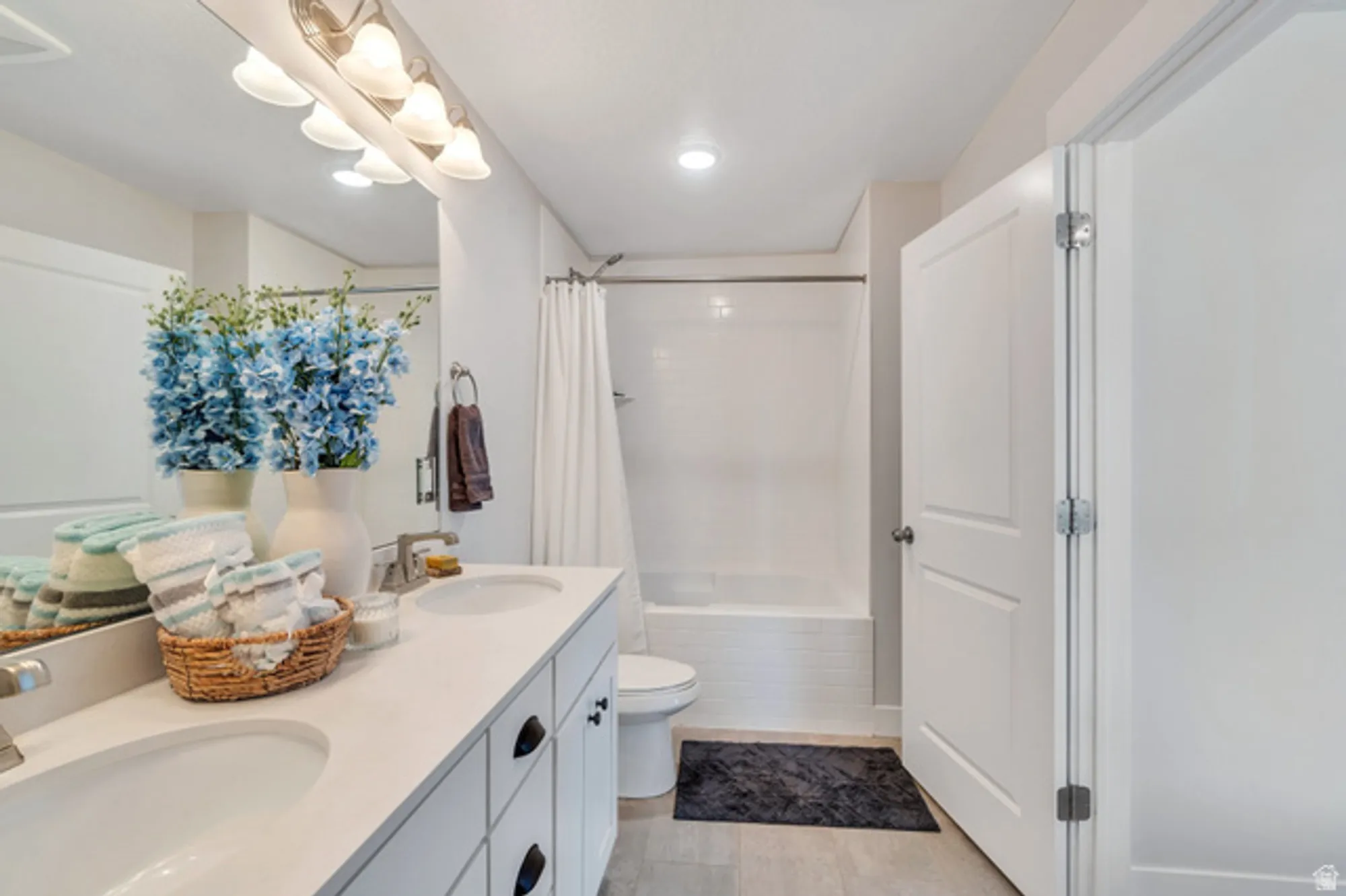 Property Slideshow image 10 of 27 | 6376 w sugarcane dr, South Jordan, UT, 84009