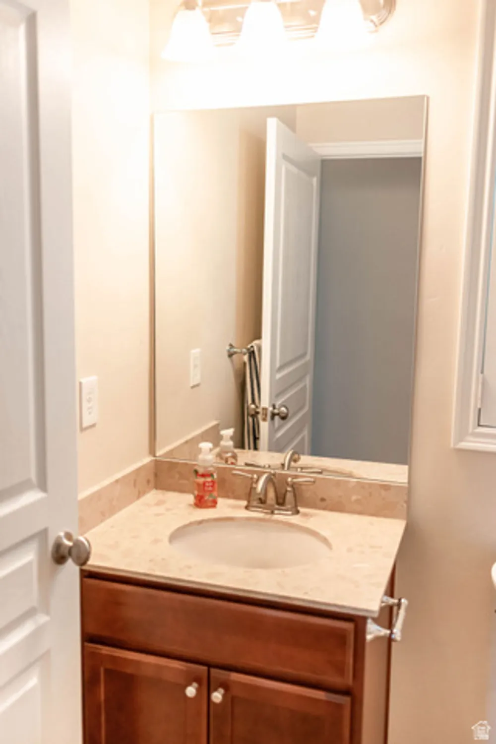 Property Slideshow image 25 of 44 | 10942 s kestrel rise rd, South Jordan, UT, 84009