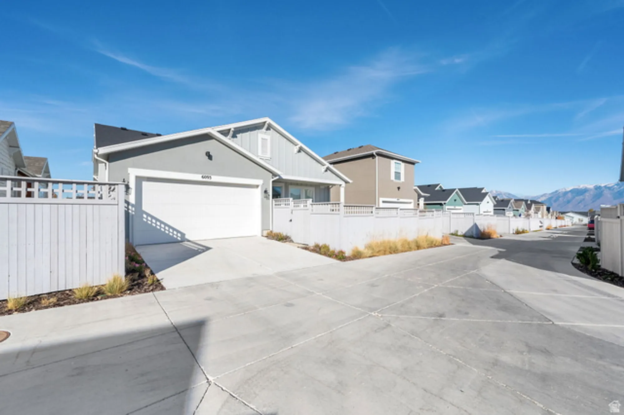 Property Slideshow image 23 of 28 | 6093 w stone mount way, South Jordan, UT, 84009