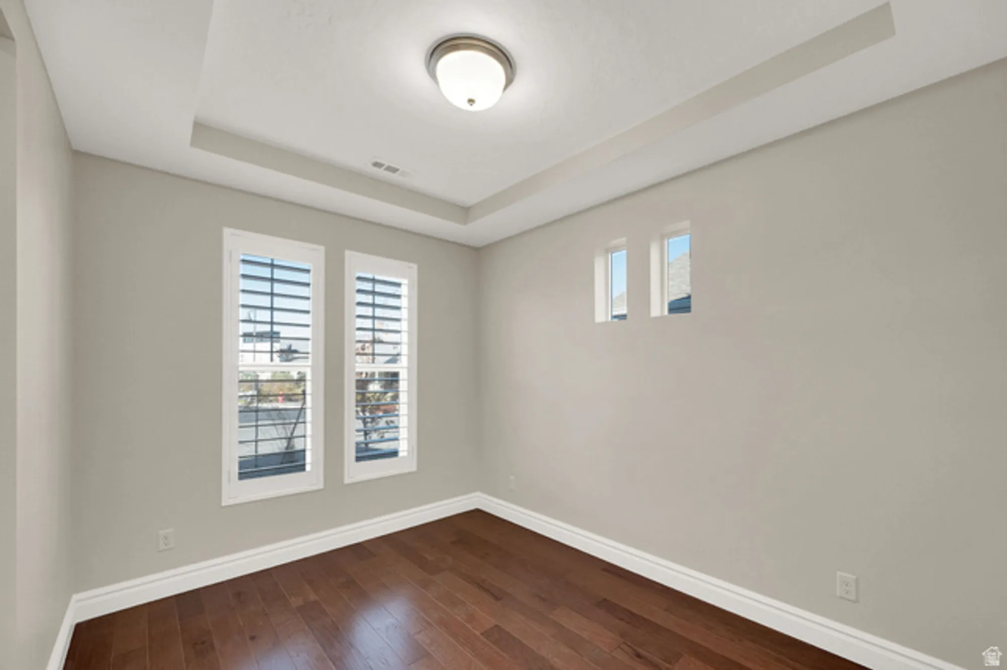 Property Slideshow image 10 of 28 | 6093 w stone mount way, South Jordan, UT, 84009