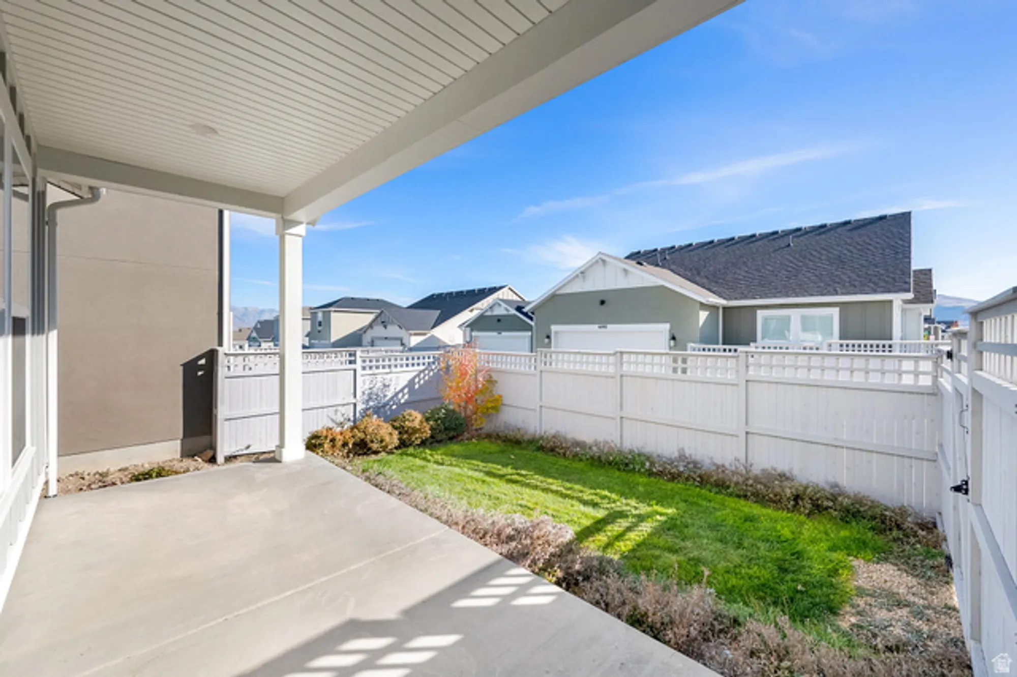 Property Slideshow image 19 of 28 | 6093 w stone mount way, South Jordan, UT, 84009