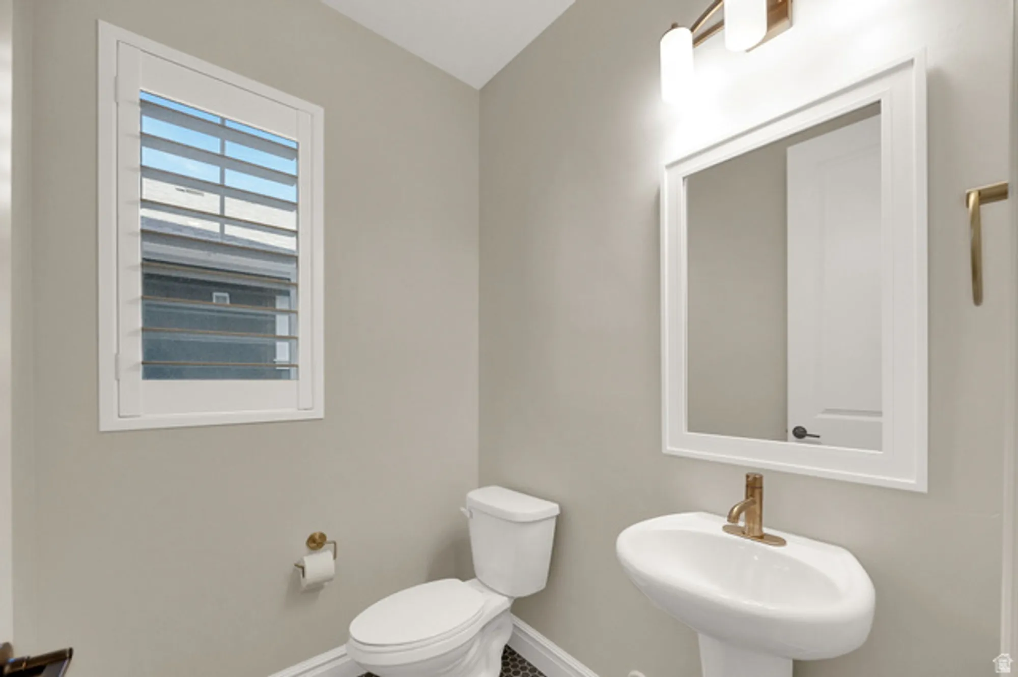 Property Slideshow image 11 of 28 | 6093 w stone mount way, South Jordan, UT, 84009