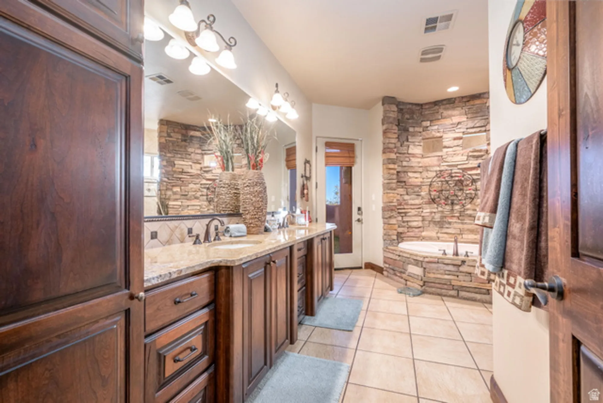 Property Slideshow image 24 of 48 | 2226 w lomaki cir, St George, UT, 84770