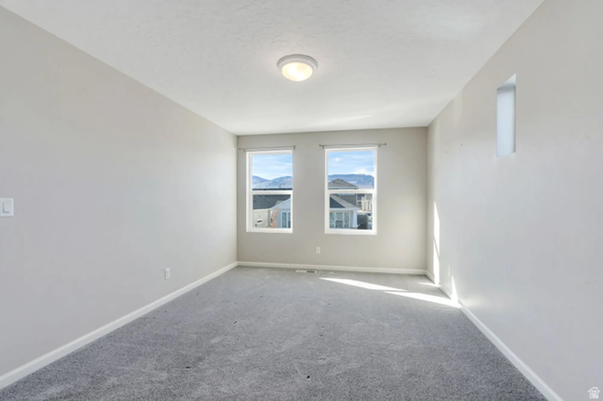 Property Slideshow image 19 of 39 | 11721 s gannet way, South Jordan, UT, 84009