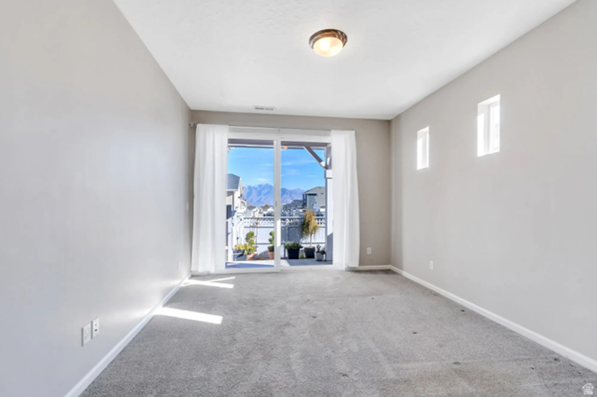 Property Slideshow image 11 of 39 | 11721 s gannet way, South Jordan, UT, 84009