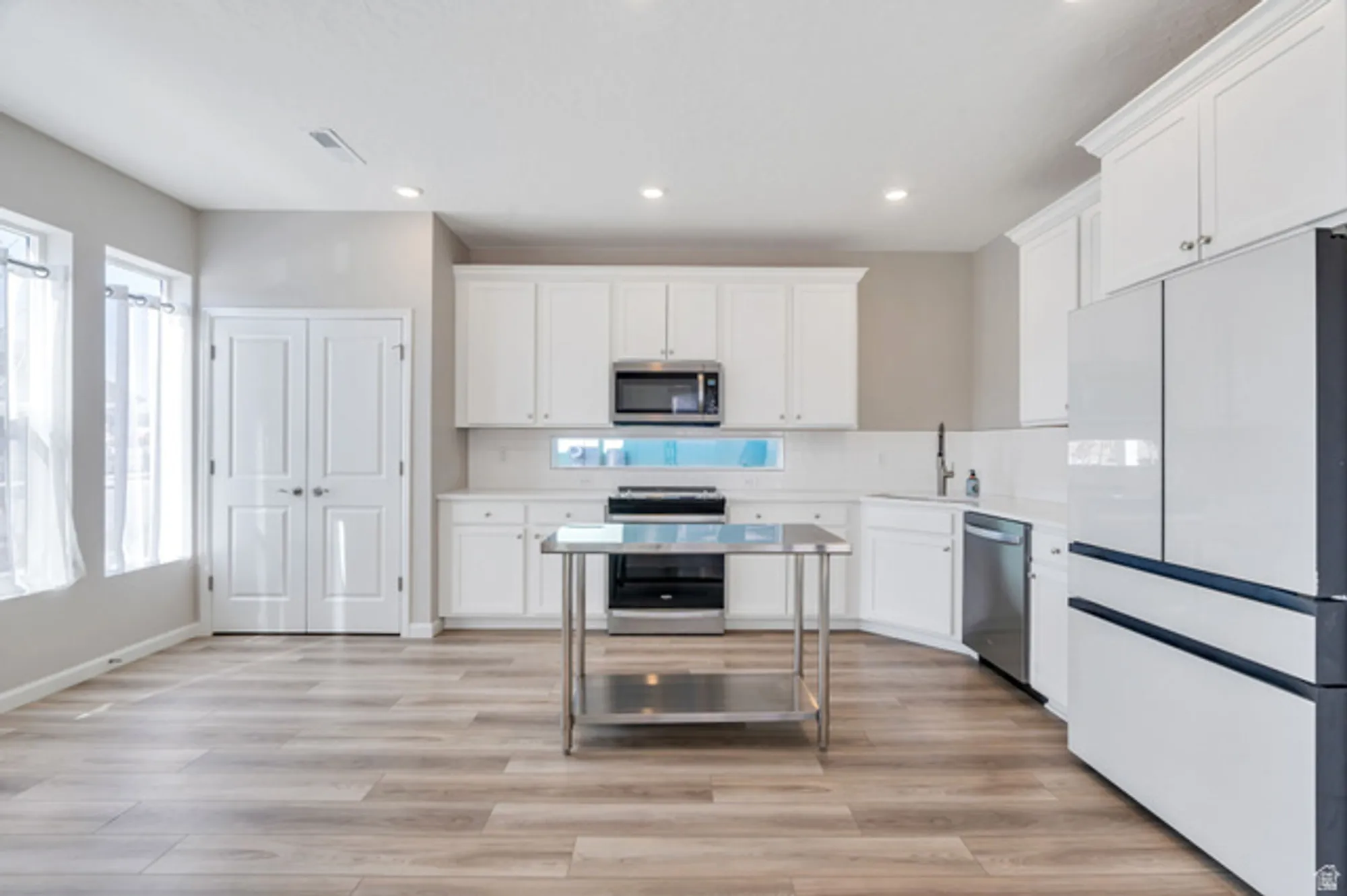 Property Slideshow image 7 of 39 | 11721 s gannet way, South Jordan, UT, 84009