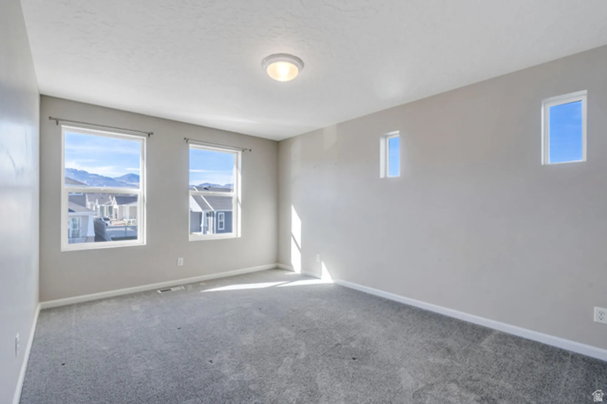 Property Slideshow image 18 of 39 | 11721 s gannet way, South Jordan, UT, 84009