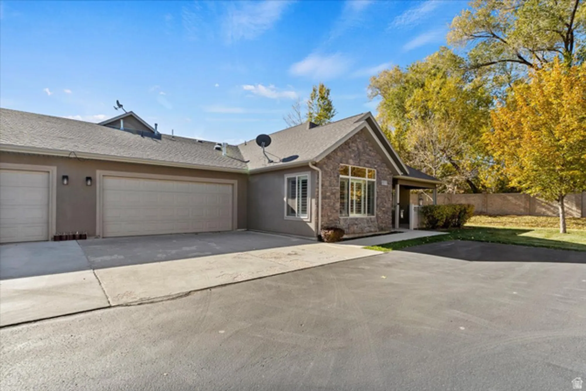 Property Slideshow image 2 of 20 | 9252 s 2040 d, West Jordan, UT, 84088