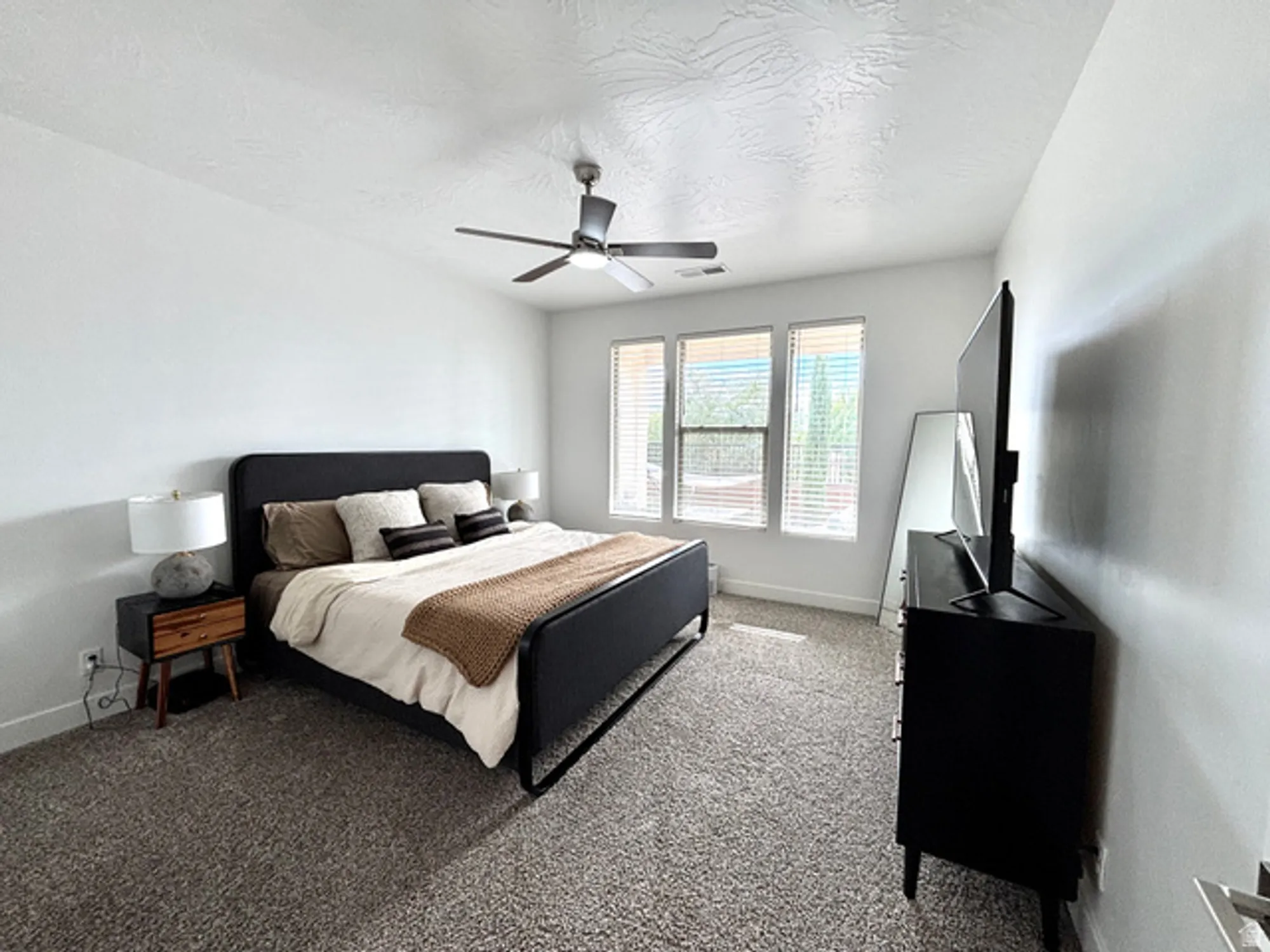 Property Slideshow image 14 of 32 | 233 w green jade dr, Washington, UT, 84780