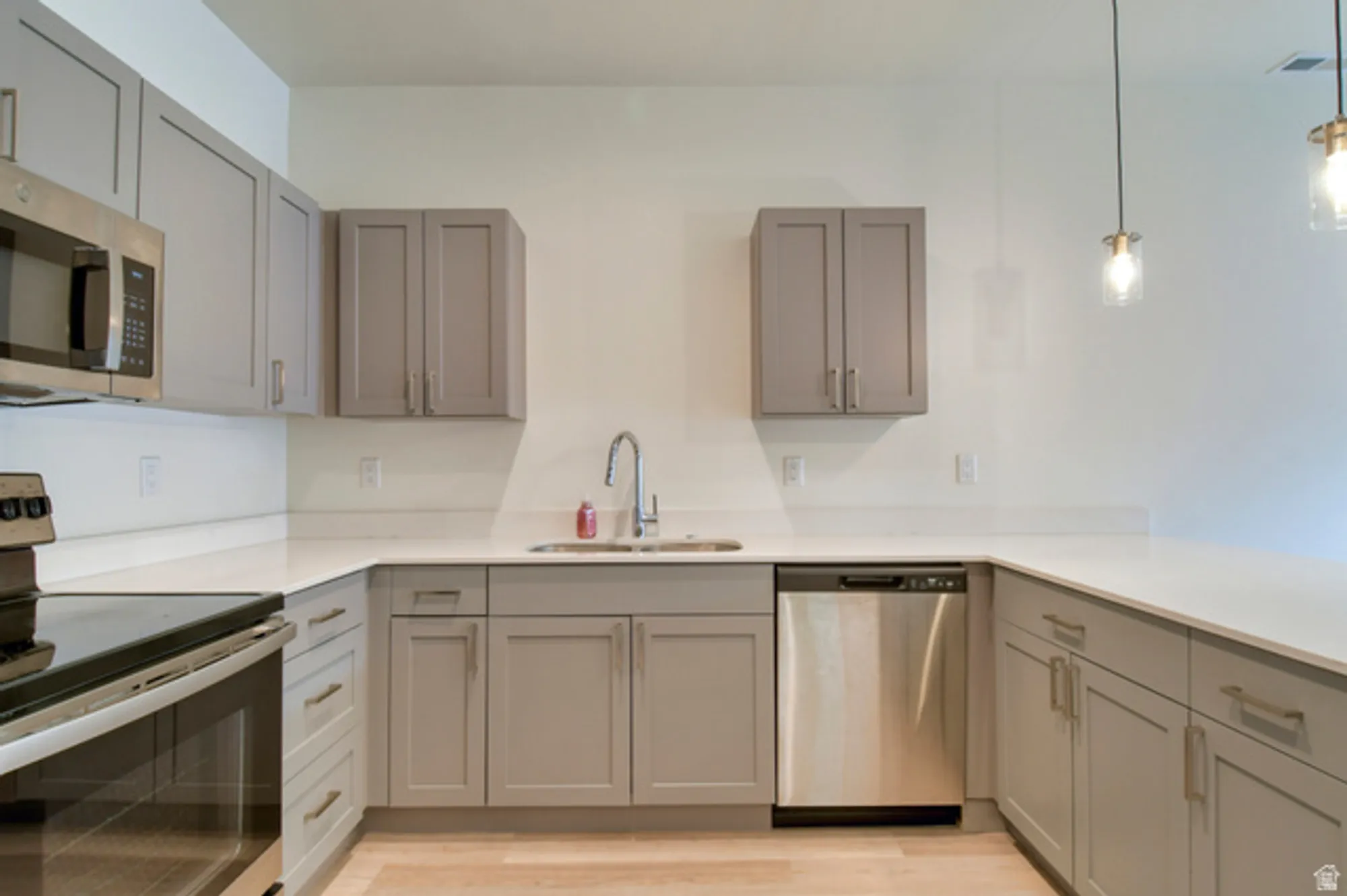 Property Slideshow image 7 of 17 | 3578 s 805 e unit e 237, Millcreek, UT, 84106