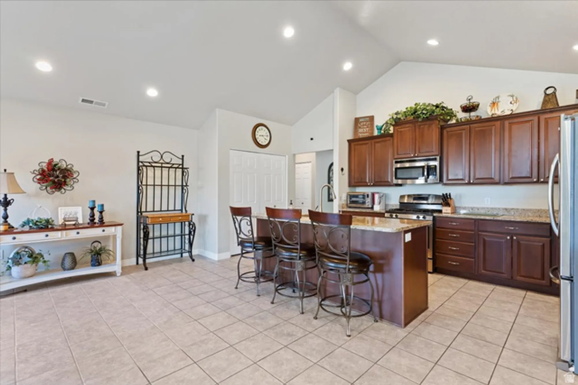Property Slideshow image 14 of 34 | 891 w 1840 a, Syracuse, UT, 84075