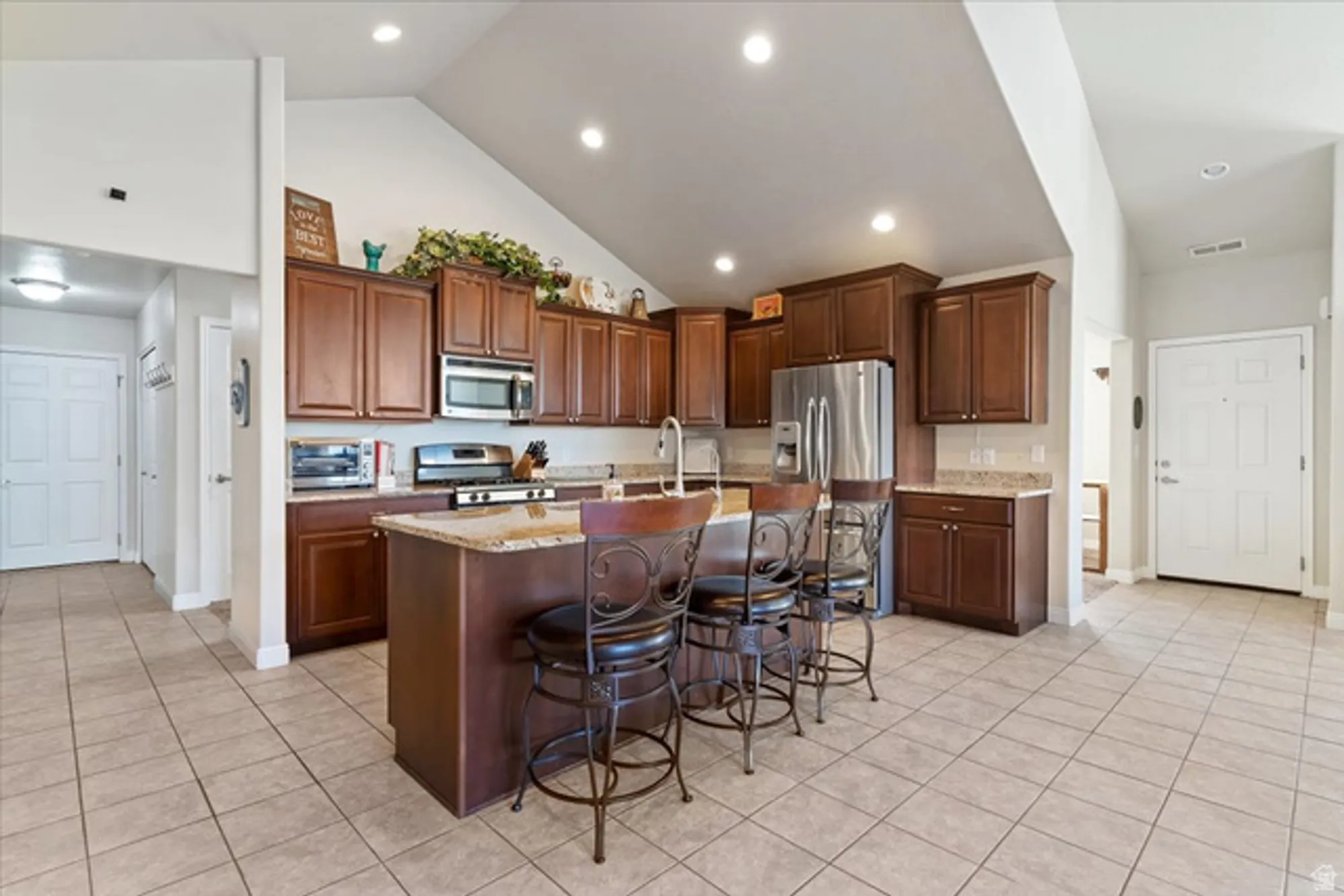 Property Slideshow image 15 of 34 | 891 w 1840 a, Syracuse, UT, 84075