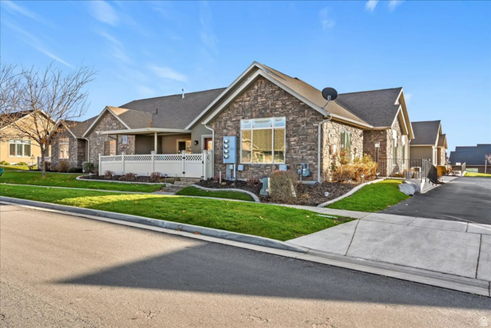 Property Slideshow image 4 of 34 | 891 w 1840 a, Syracuse, UT, 84075