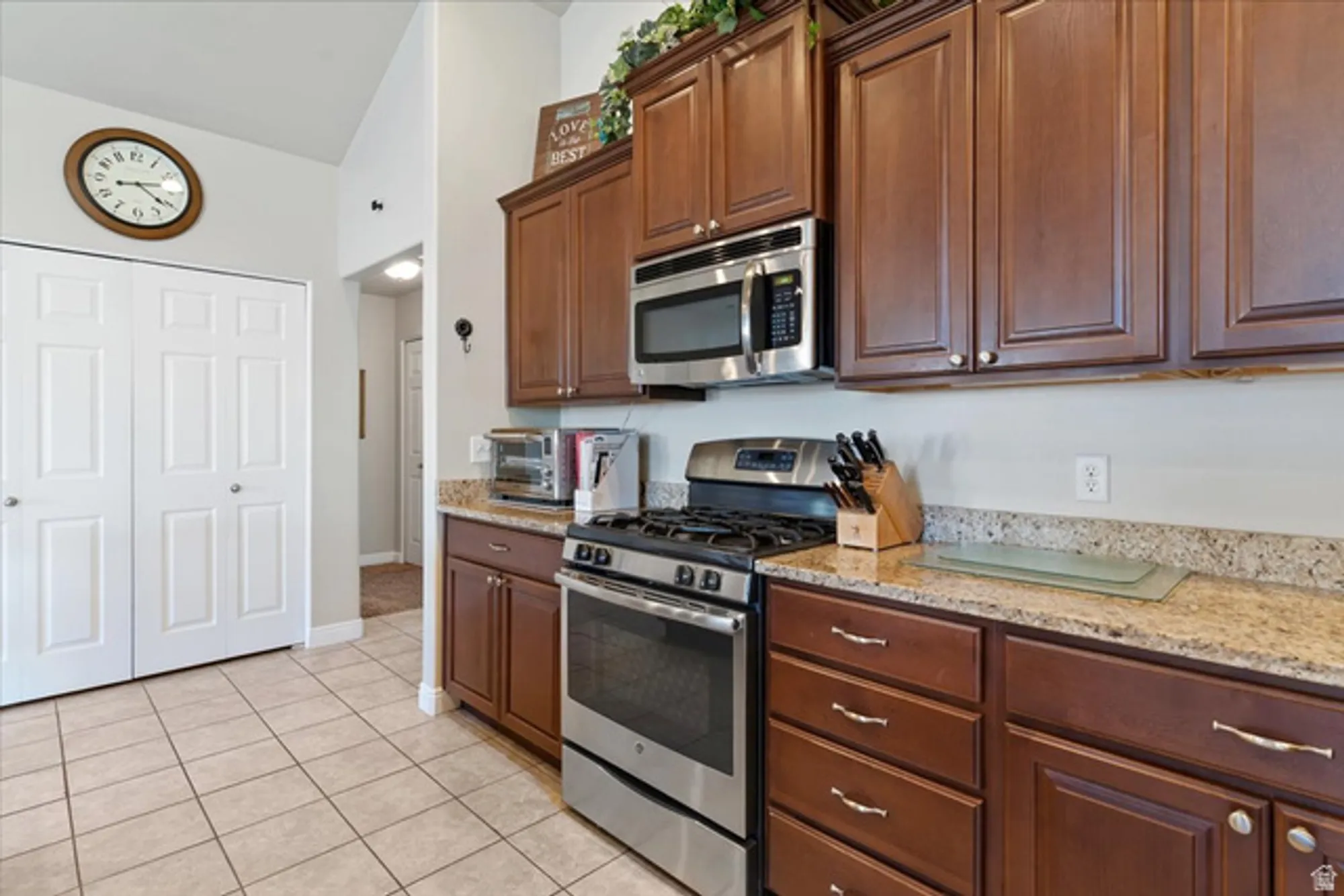 Property Slideshow image 17 of 34 | 891 w 1840 a, Syracuse, UT, 84075